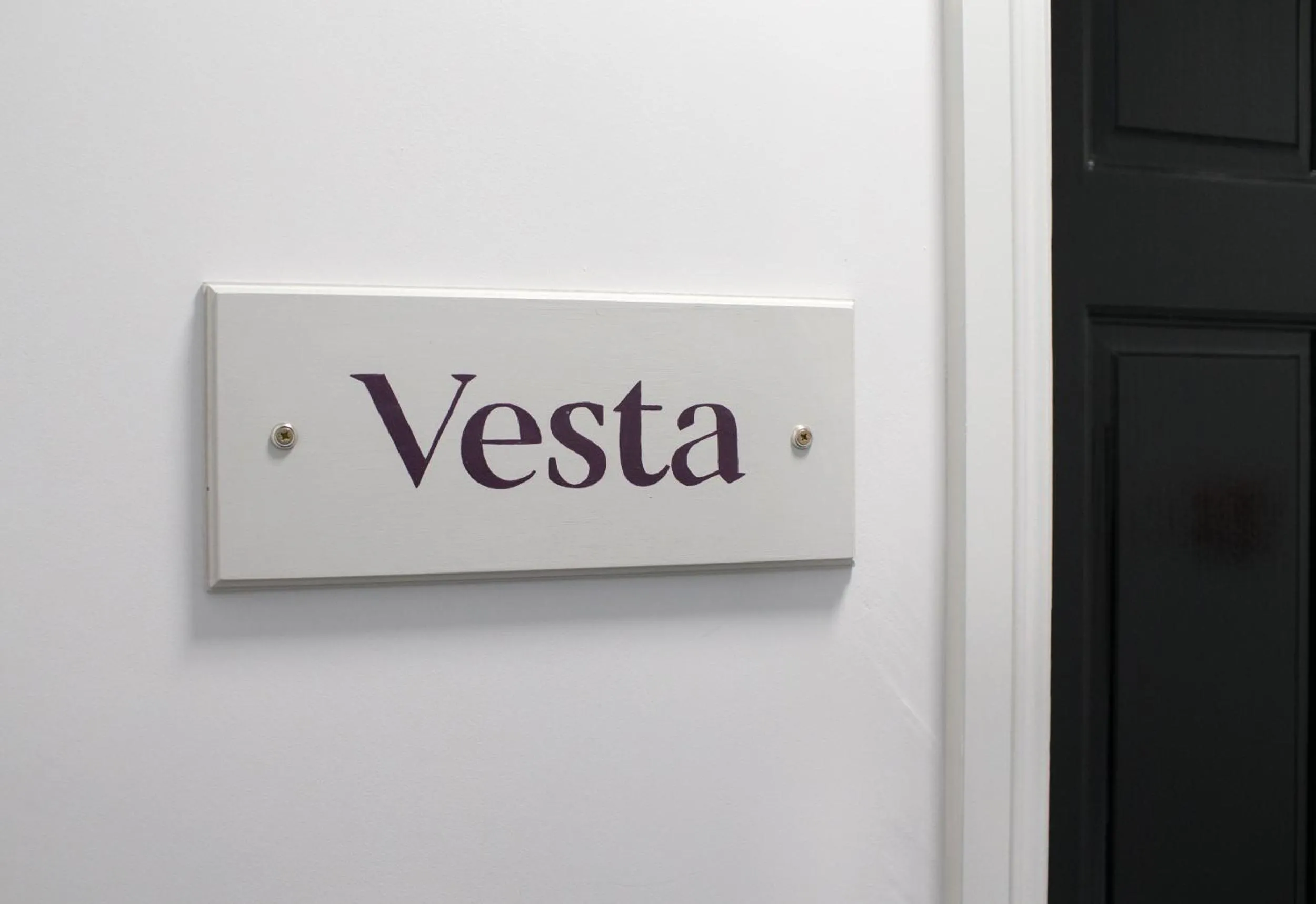Vesta Central Bath Apartment