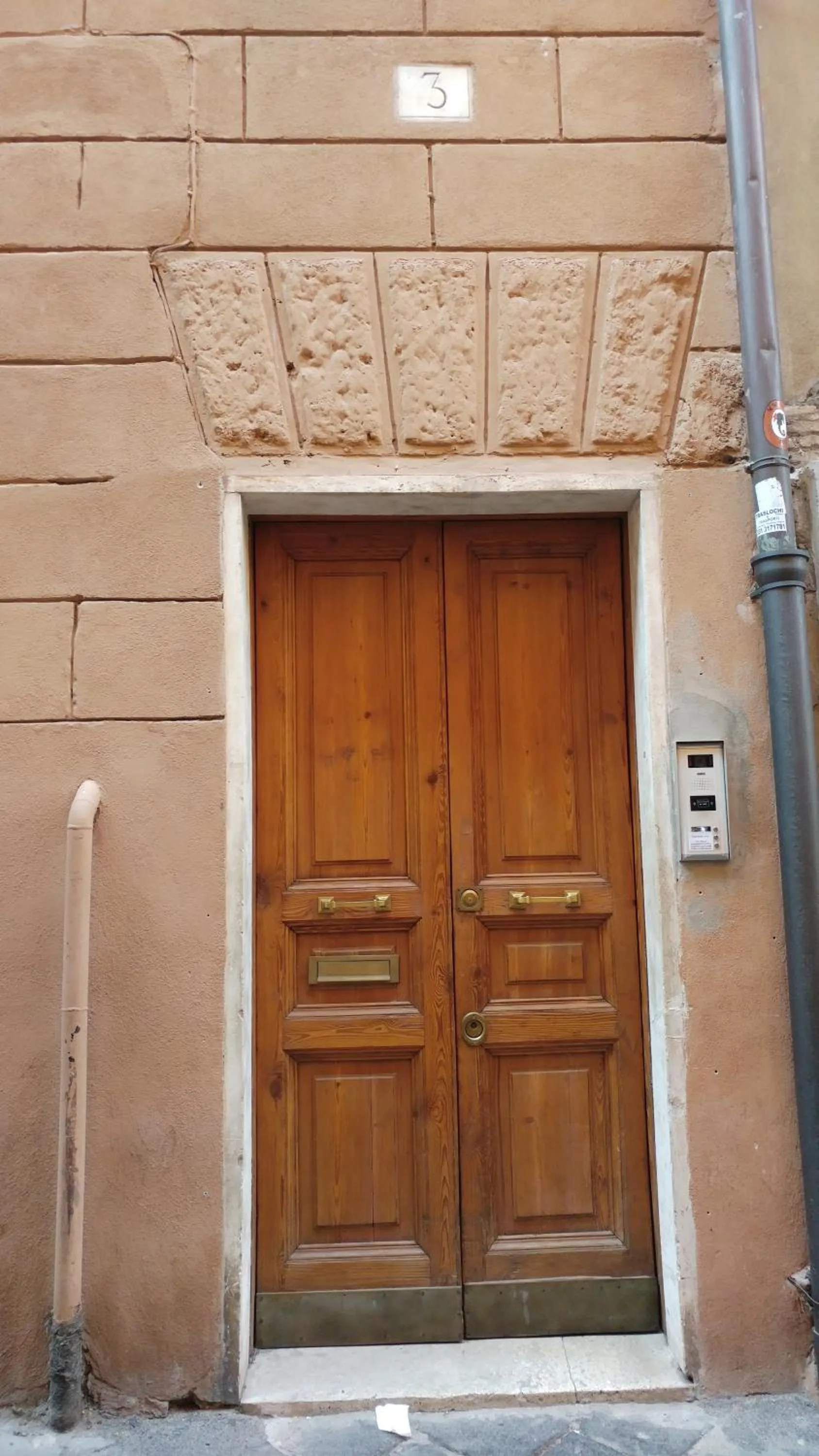 Facade/entrance in Dreaming Navona Rooms