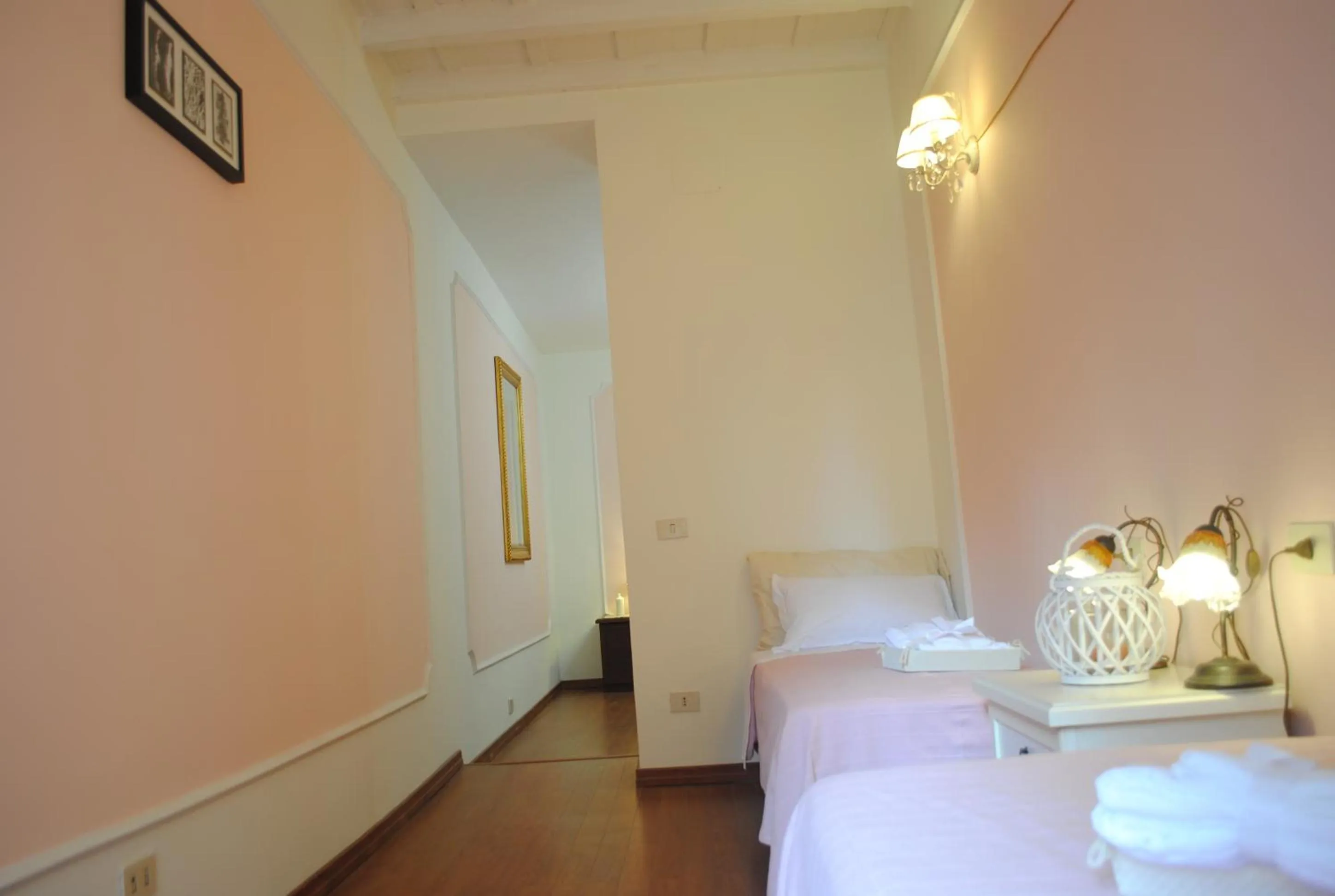 Photo of the whole room, Bed in Dreaming Navona Rooms