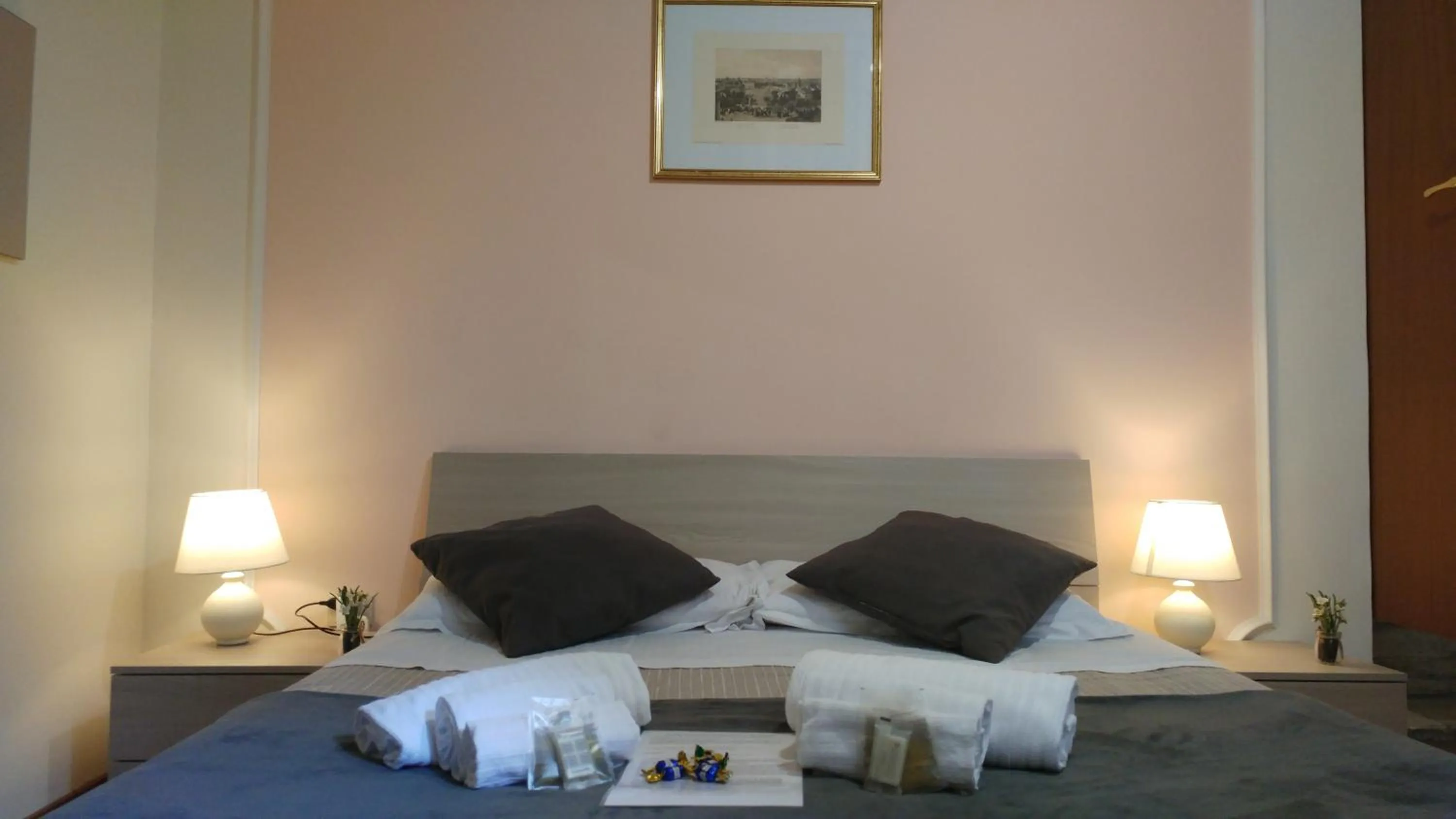 Decorative detail, Bed in Dreaming Navona Rooms