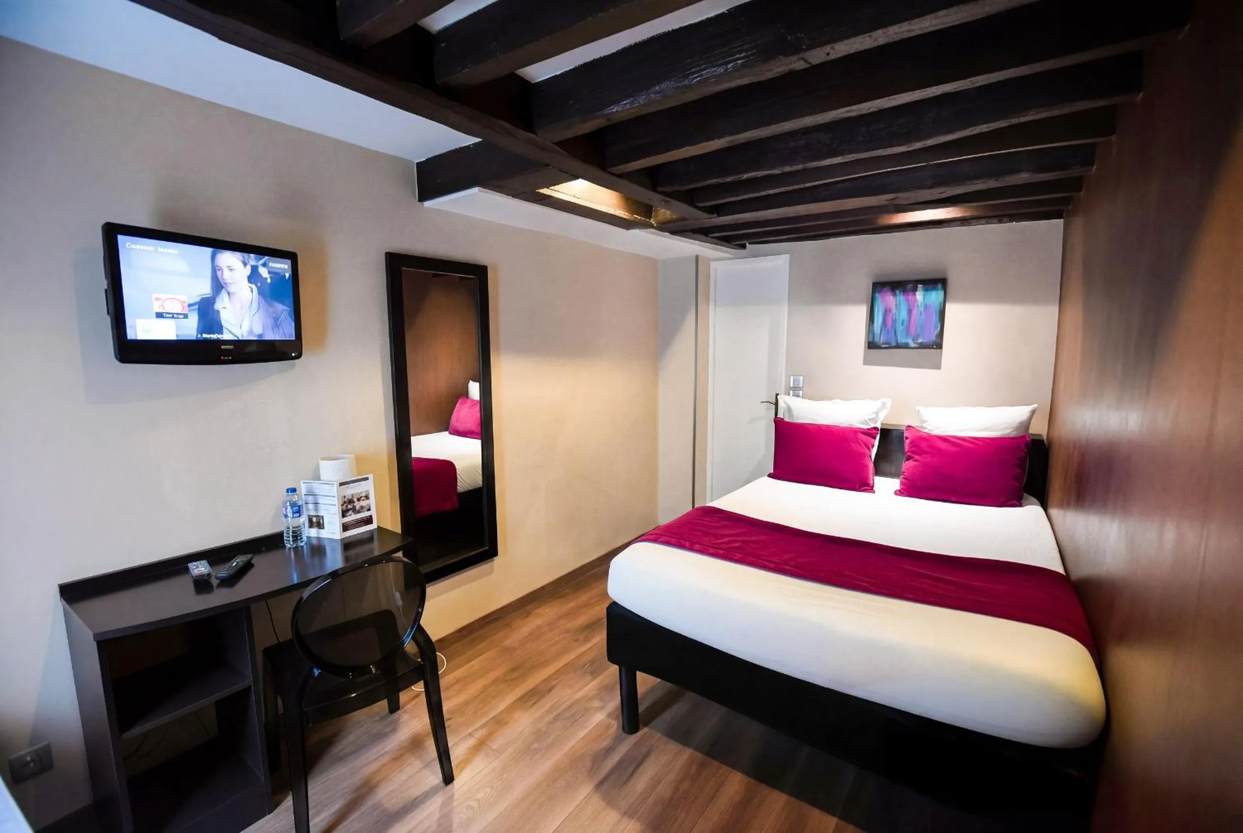 Bed in Hotel Pax Opera