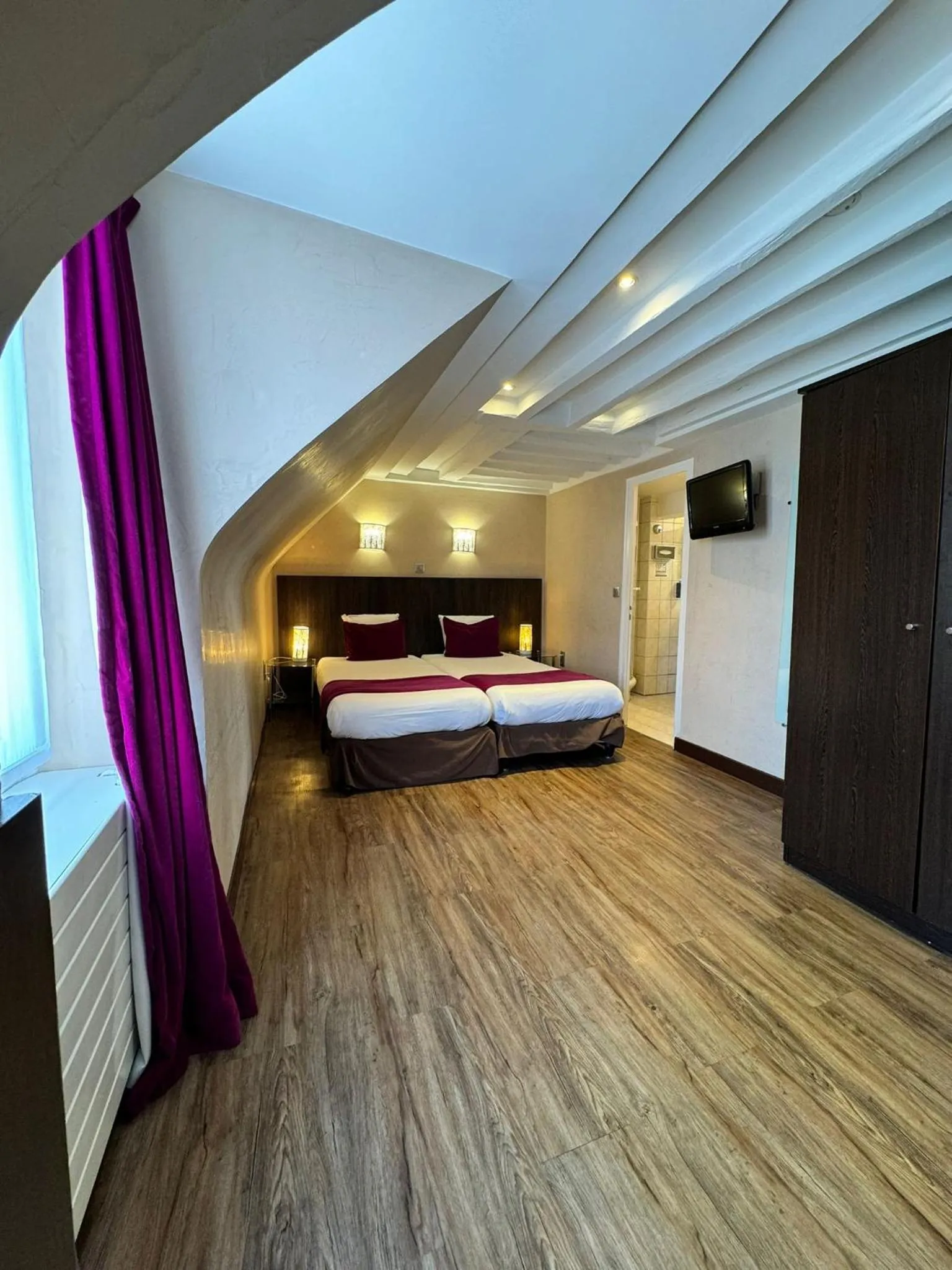 Bed in Hotel Pax Opera