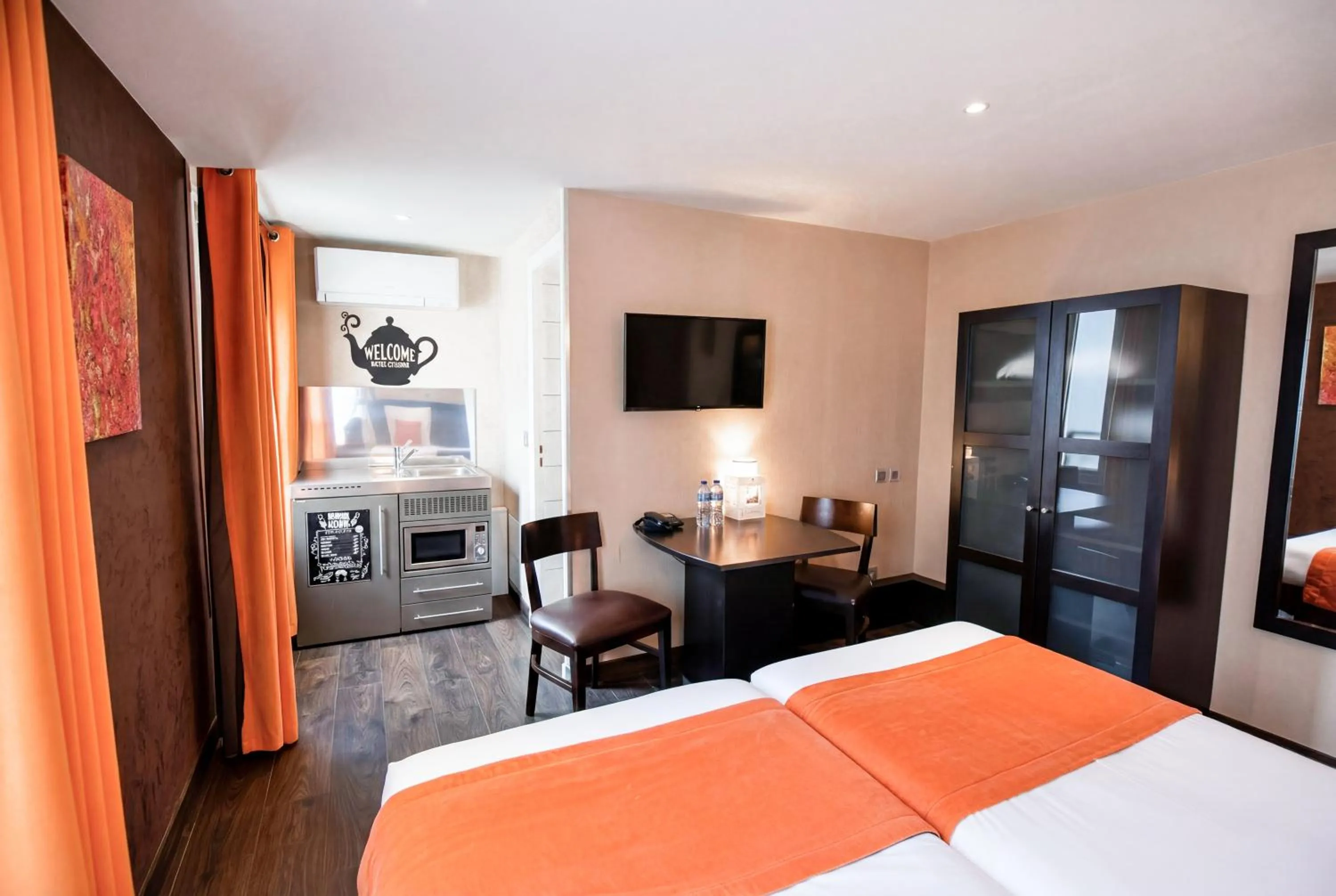 Bed in Hotel Pax Opera