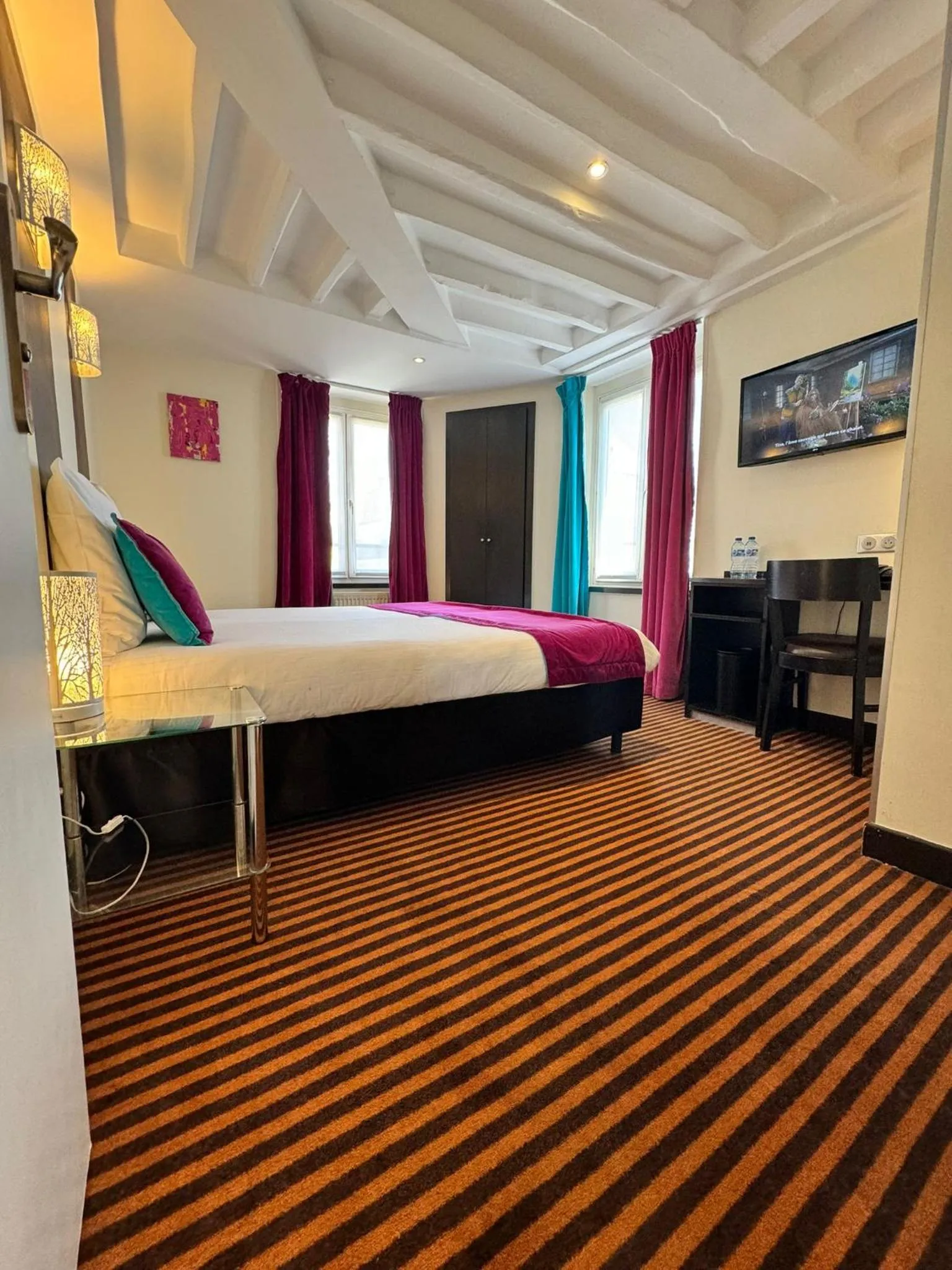 Bed in Hotel Pax Opera