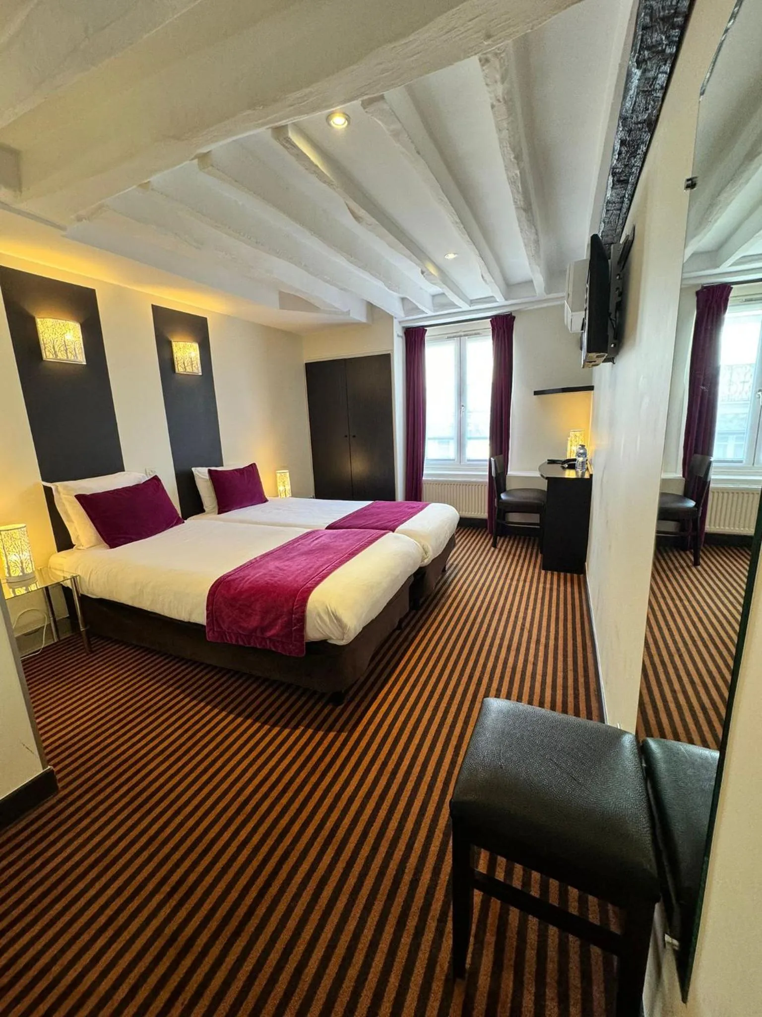 Bed in Hotel Pax Opera