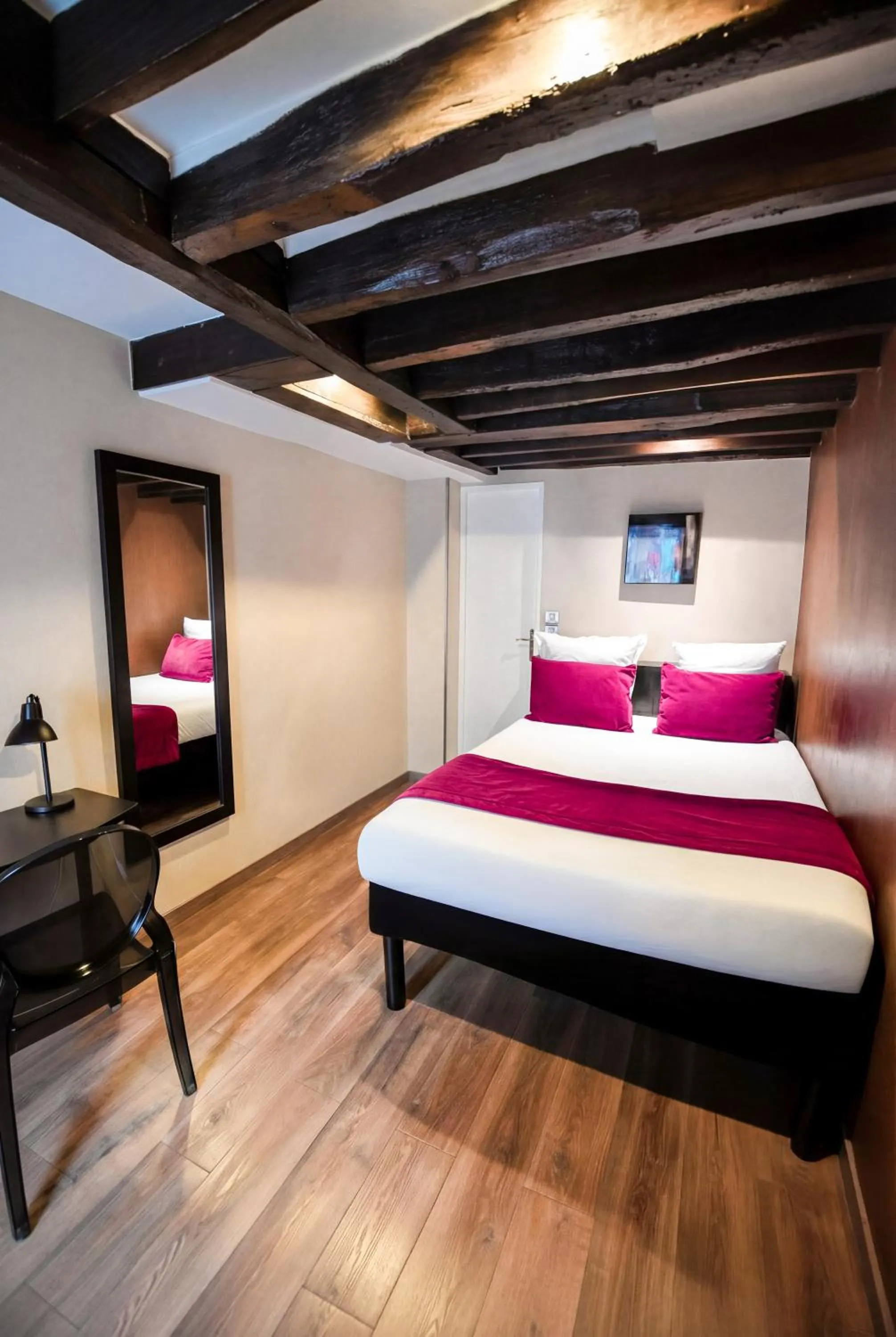 Bed in Hotel Pax Opera