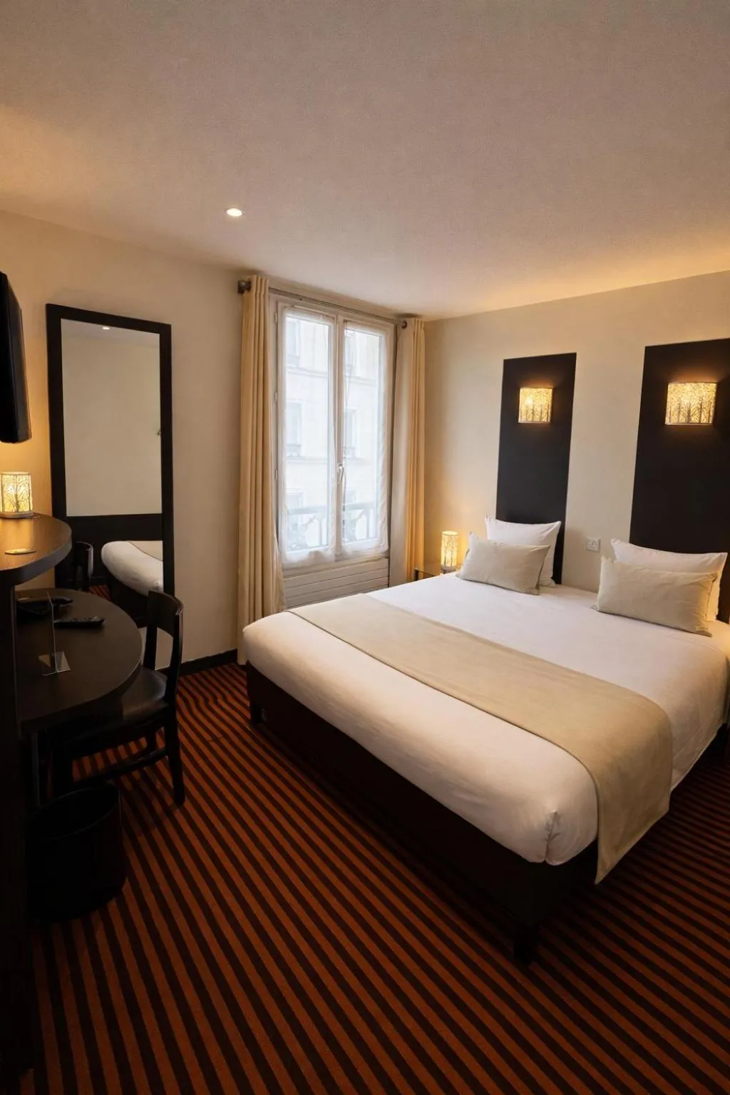 Bed in Hotel Pax Opera