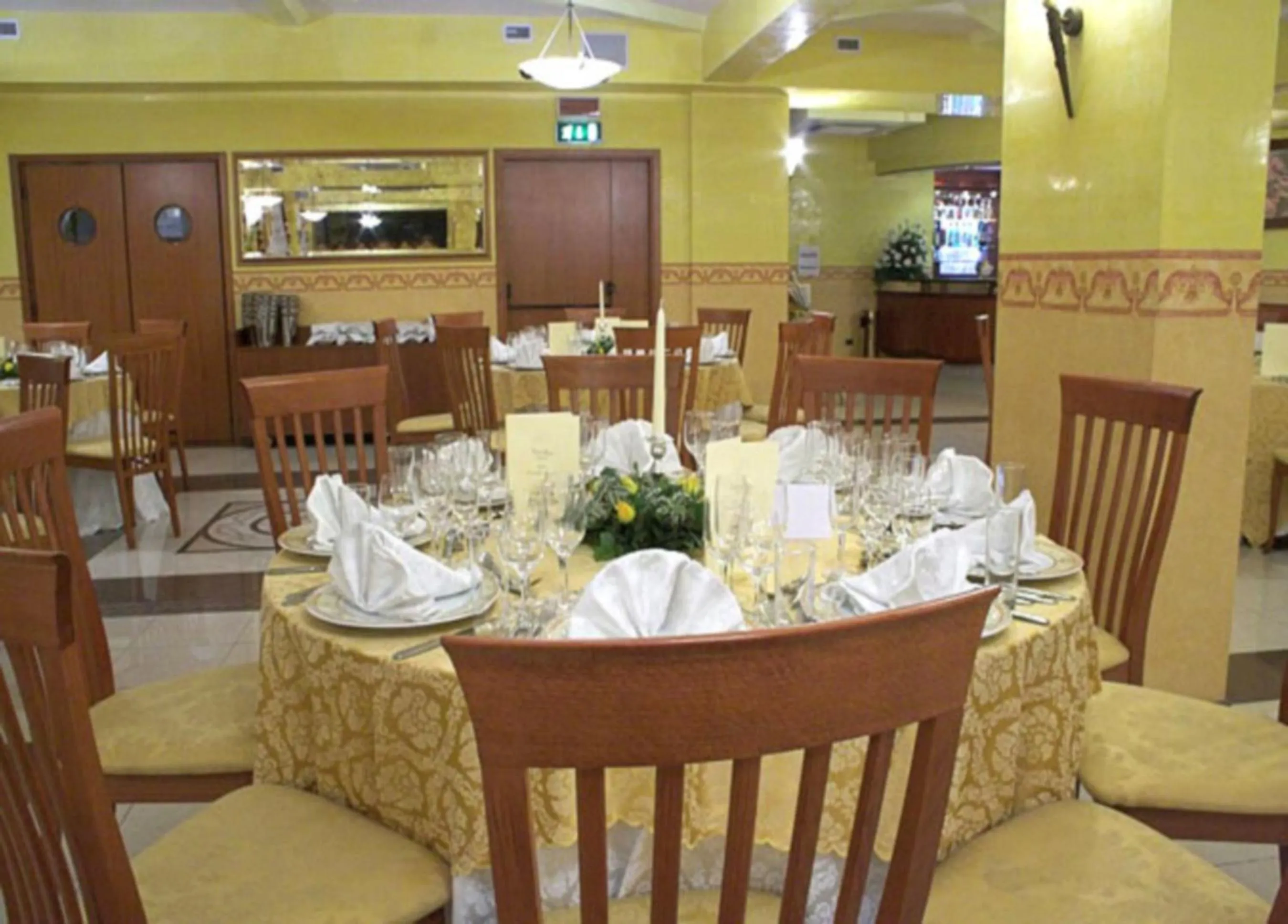 Restaurant/Places to Eat in Hotel Apan