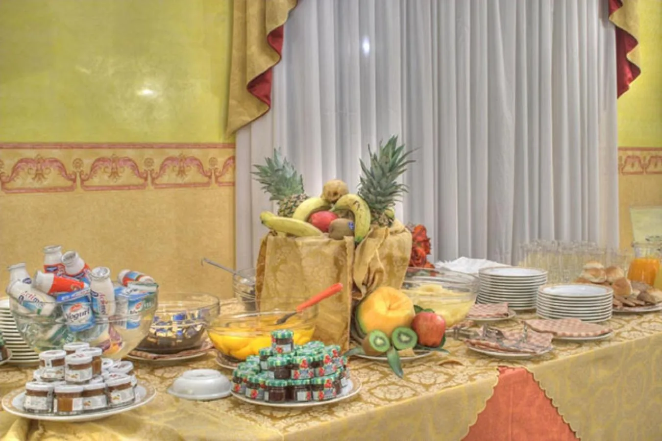 Restaurant/places to eat, Food in Hotel Apan