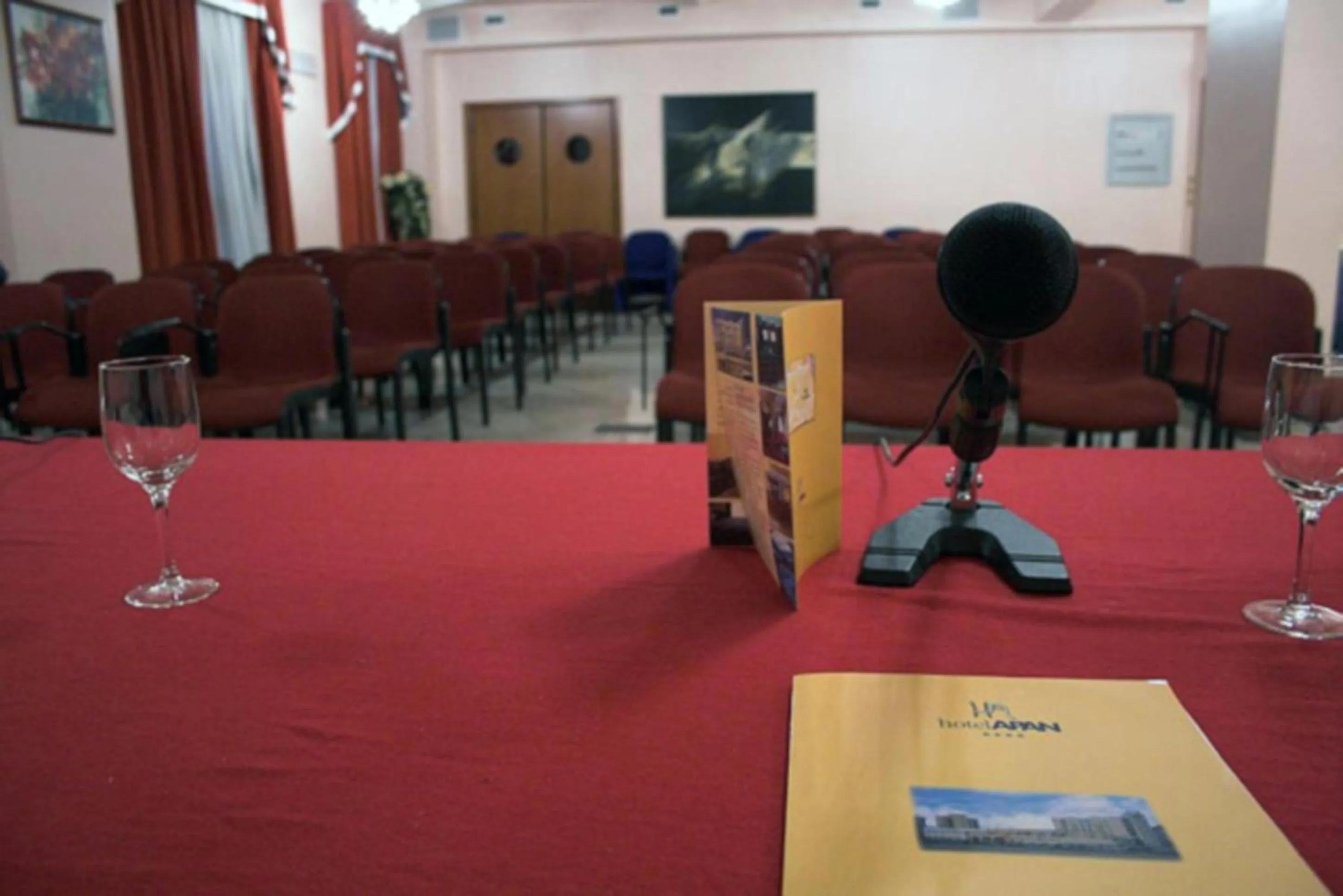 Business facilities in Hotel Apan