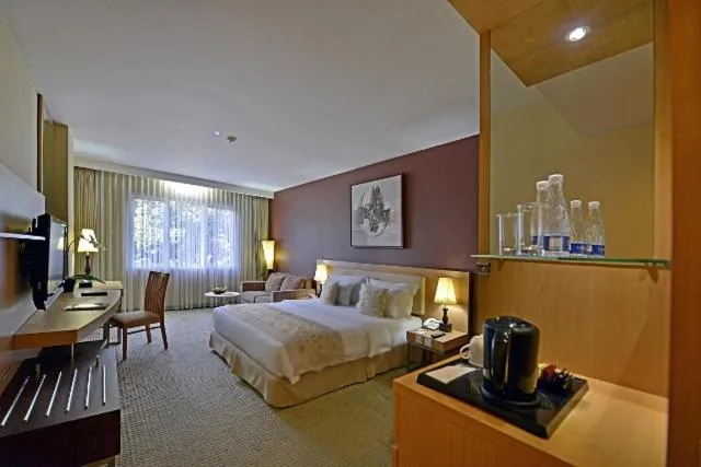 Photo of the whole room, Bed in Grand Serela Setiabudhi Bandung
