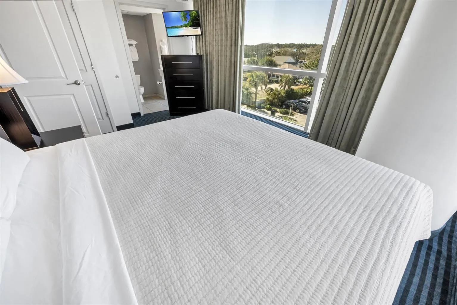 Bed in New Ocean Front Corner Unit