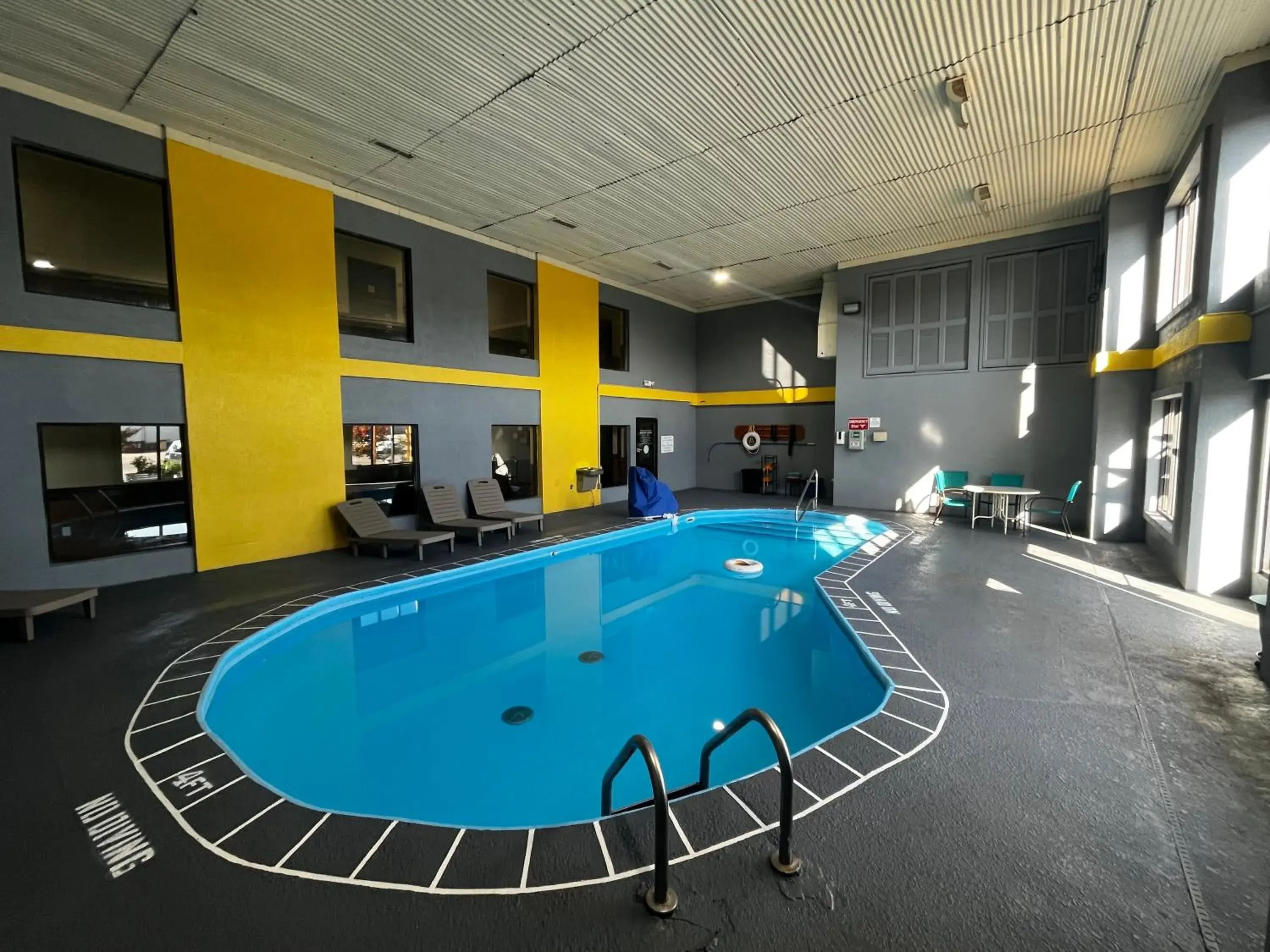 Swimming pool in Quality Inn Grand Rapids Near Downtown Swimming pool in Quality Inn Grand Rapids Near Downtown