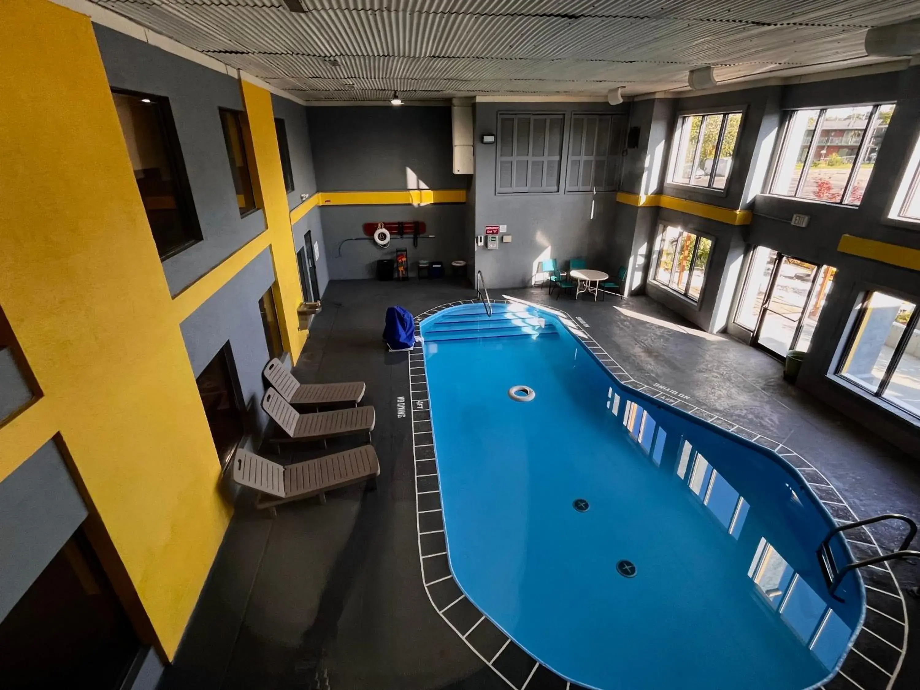 Pool view in Quality Inn Grand Rapids Near Downtown Pool view in Quality Inn Grand Rapids Near Downtown