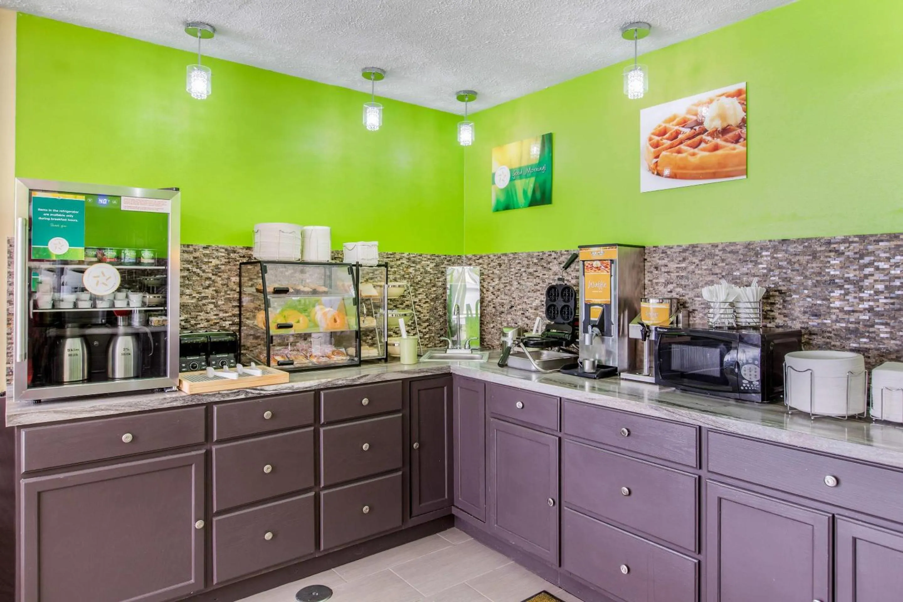 Breakfast in Quality Inn Grand Rapids Near Downtown