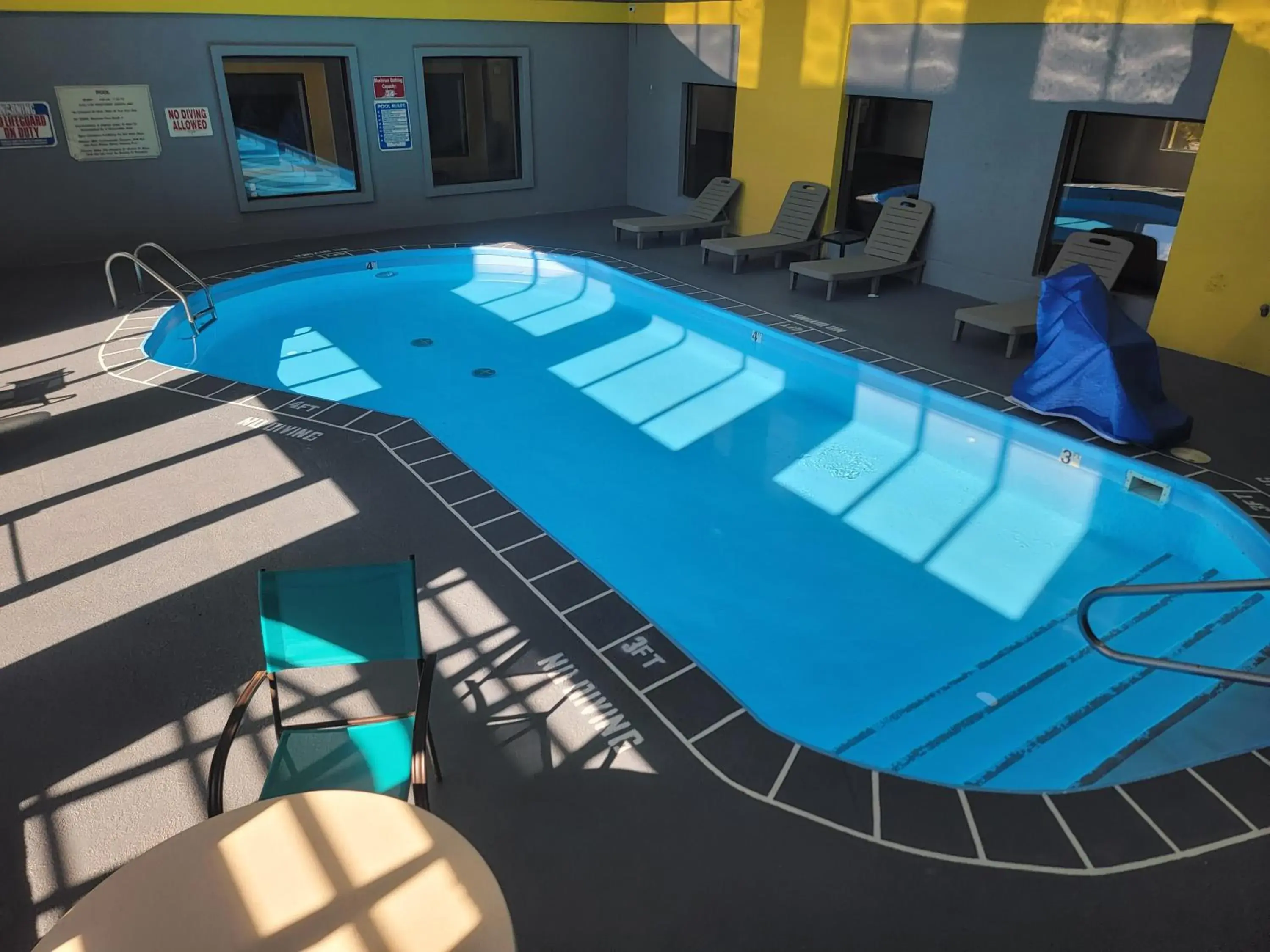 Swimming pool in Quality Inn Grand Rapids Near Downtown Swimming pool in Quality Inn Grand Rapids Near Downtown