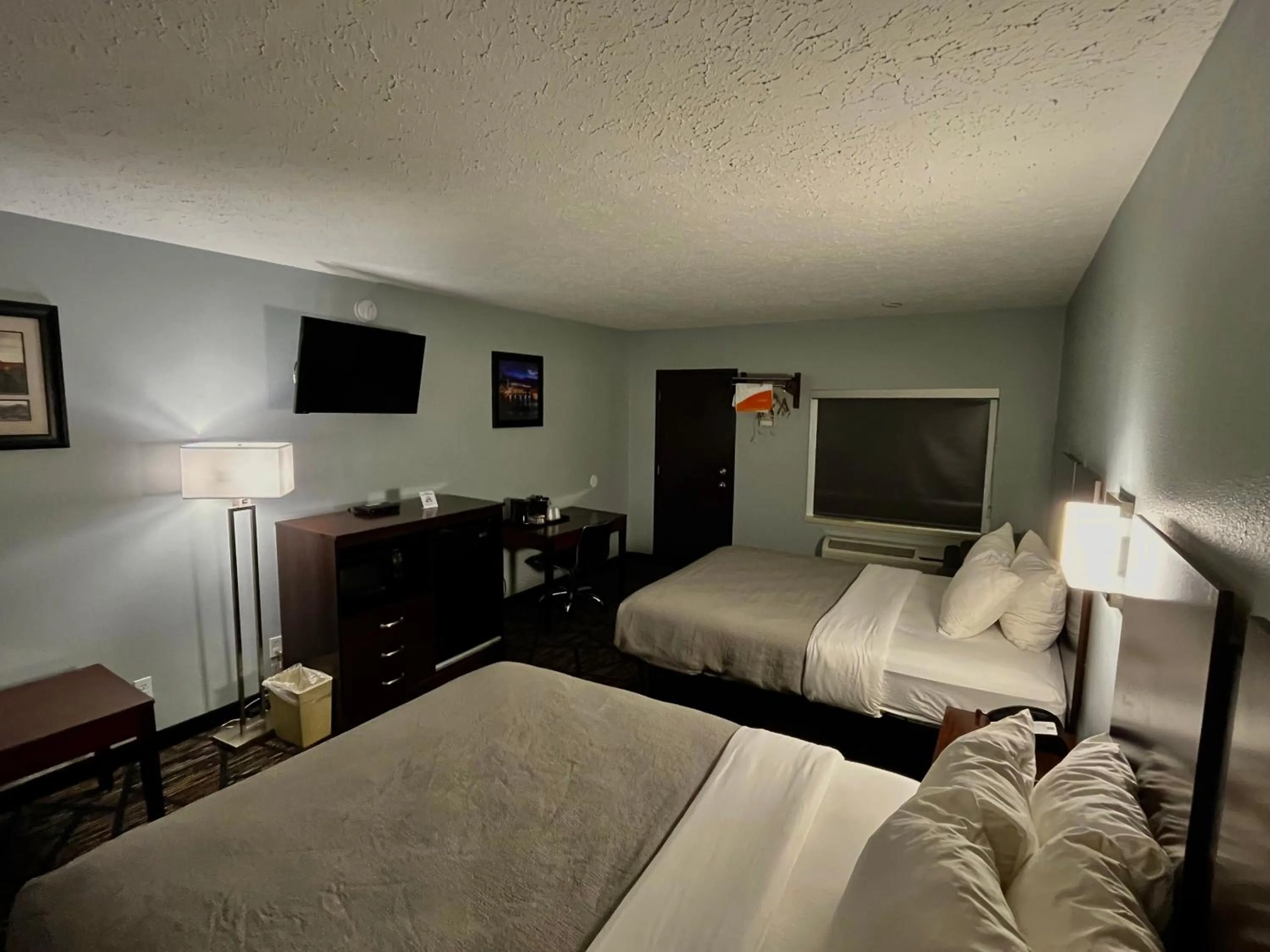 Bedroom, Bed in Quality Inn Grand Rapids Near Downtown