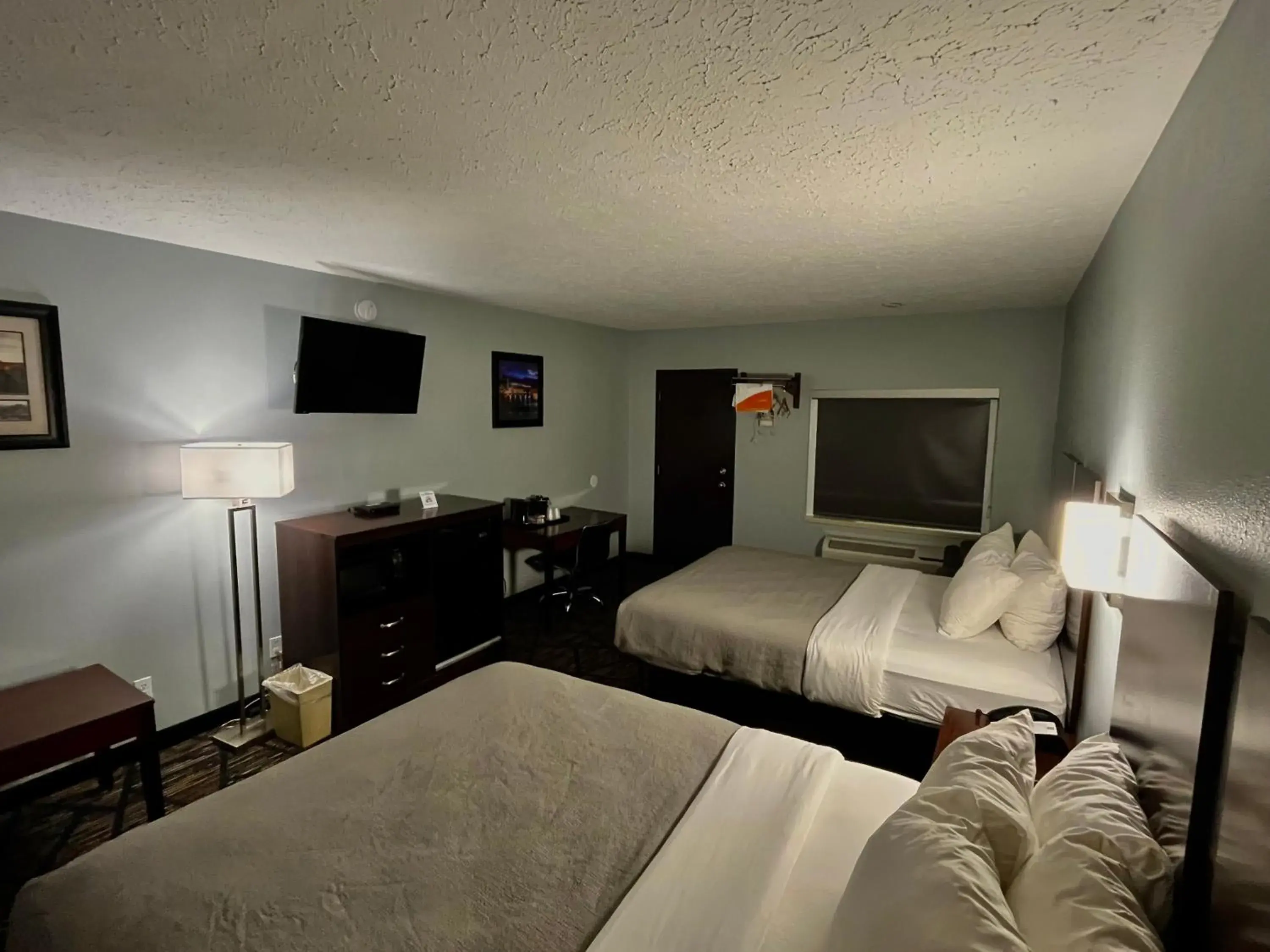 Bedroom, Bed in Quality Inn Grand Rapids Near Downtown Bedroom, Bed in Quality Inn Grand Rapids Near Downtown