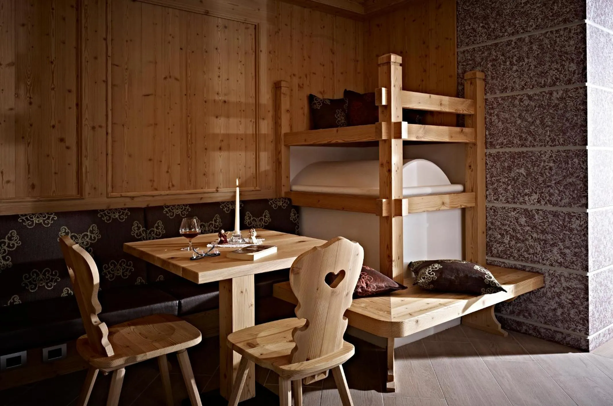 Restaurant/places to eat in Alpenresort Belvedere