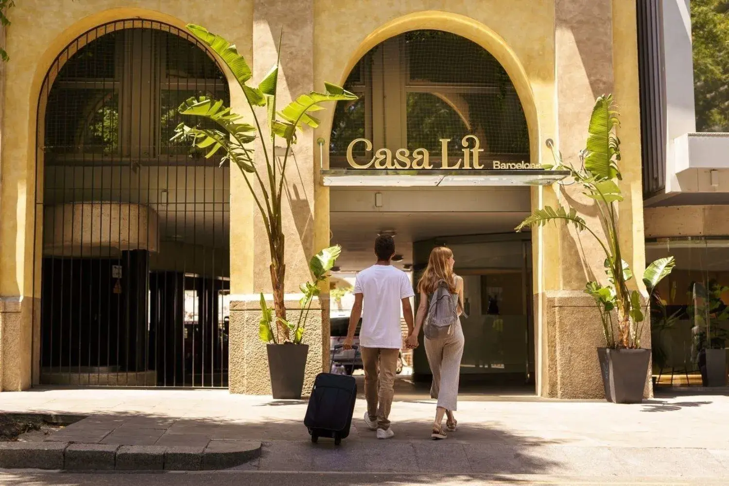 Facade/entrance in Casa Lit Barcelona Facade/entrance in Casa Lit Barcelona