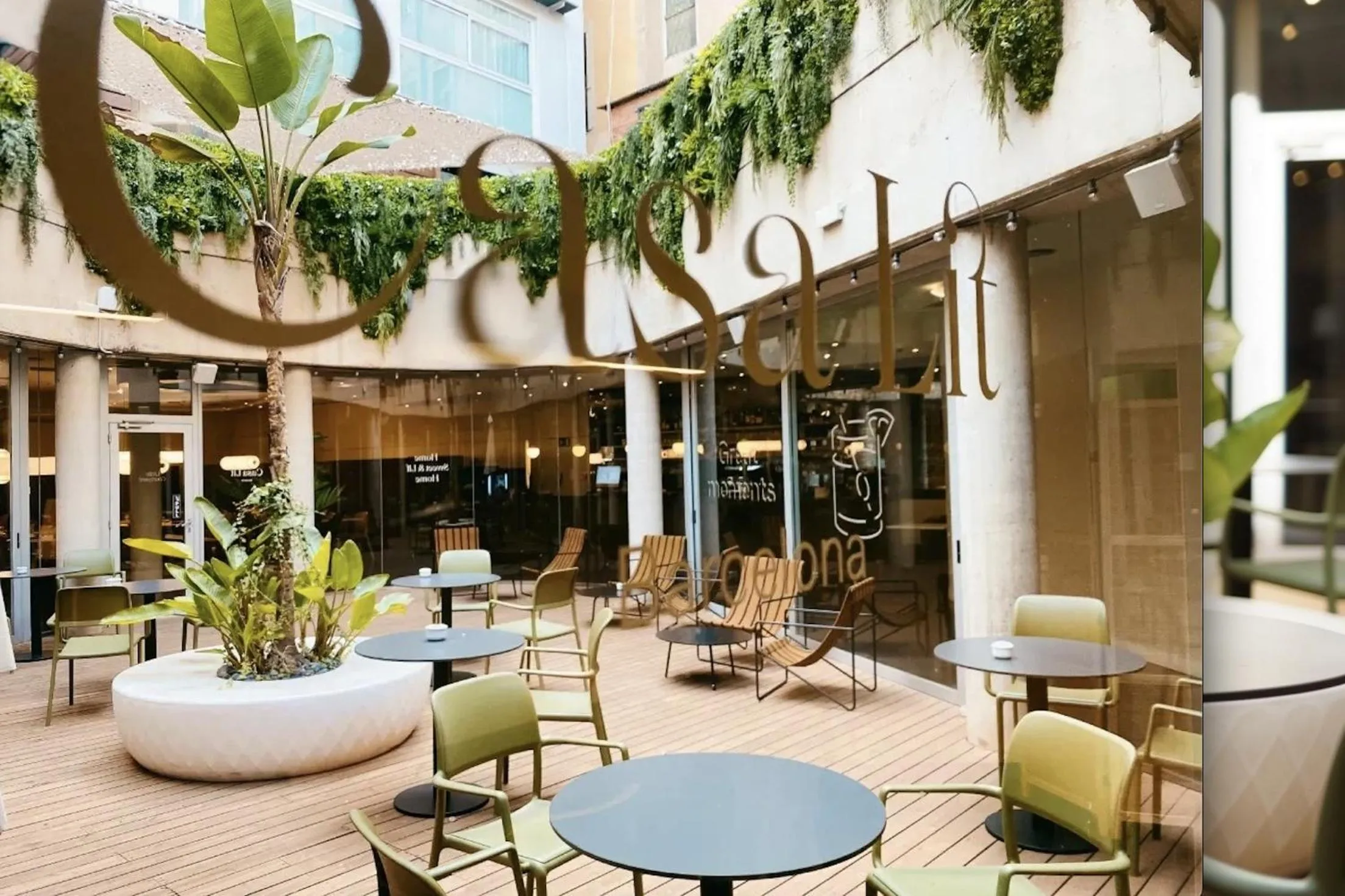 Restaurant/places to eat in Casa Lit Barcelona