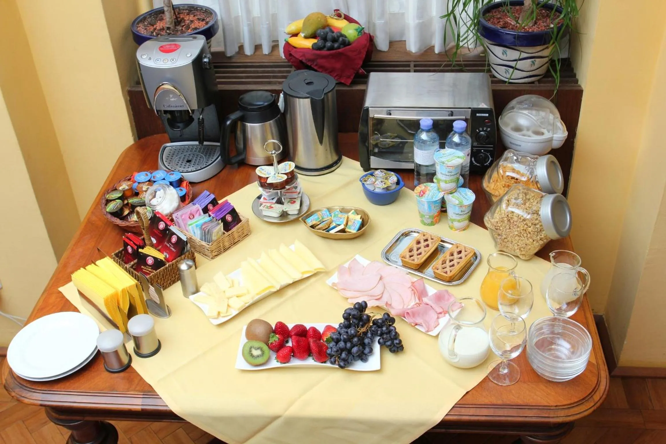 Restaurant/places to eat in Mondial Appartement Hotel