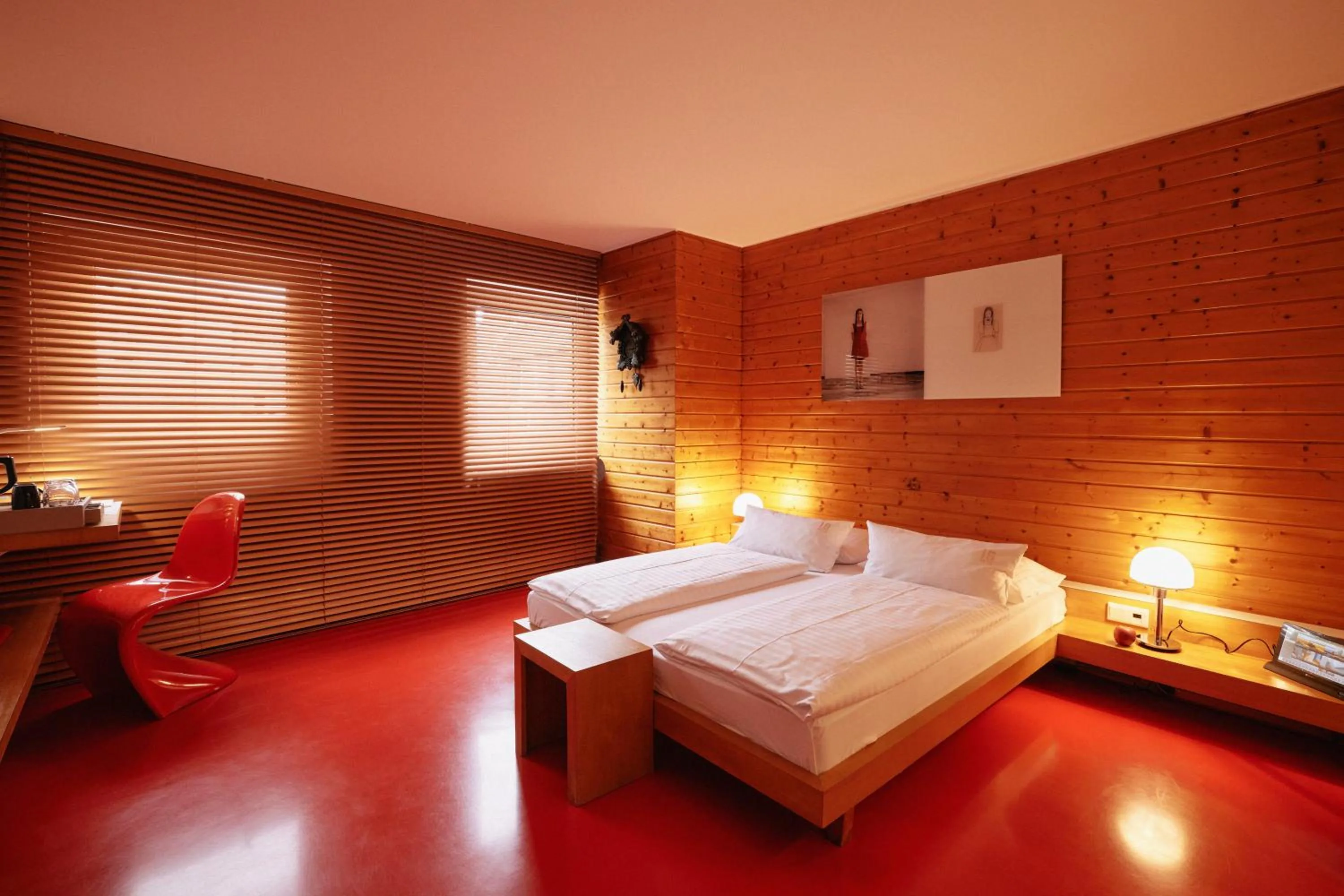 Bedroom, Bed in 18Arts Hotel - Living in a Gallery!