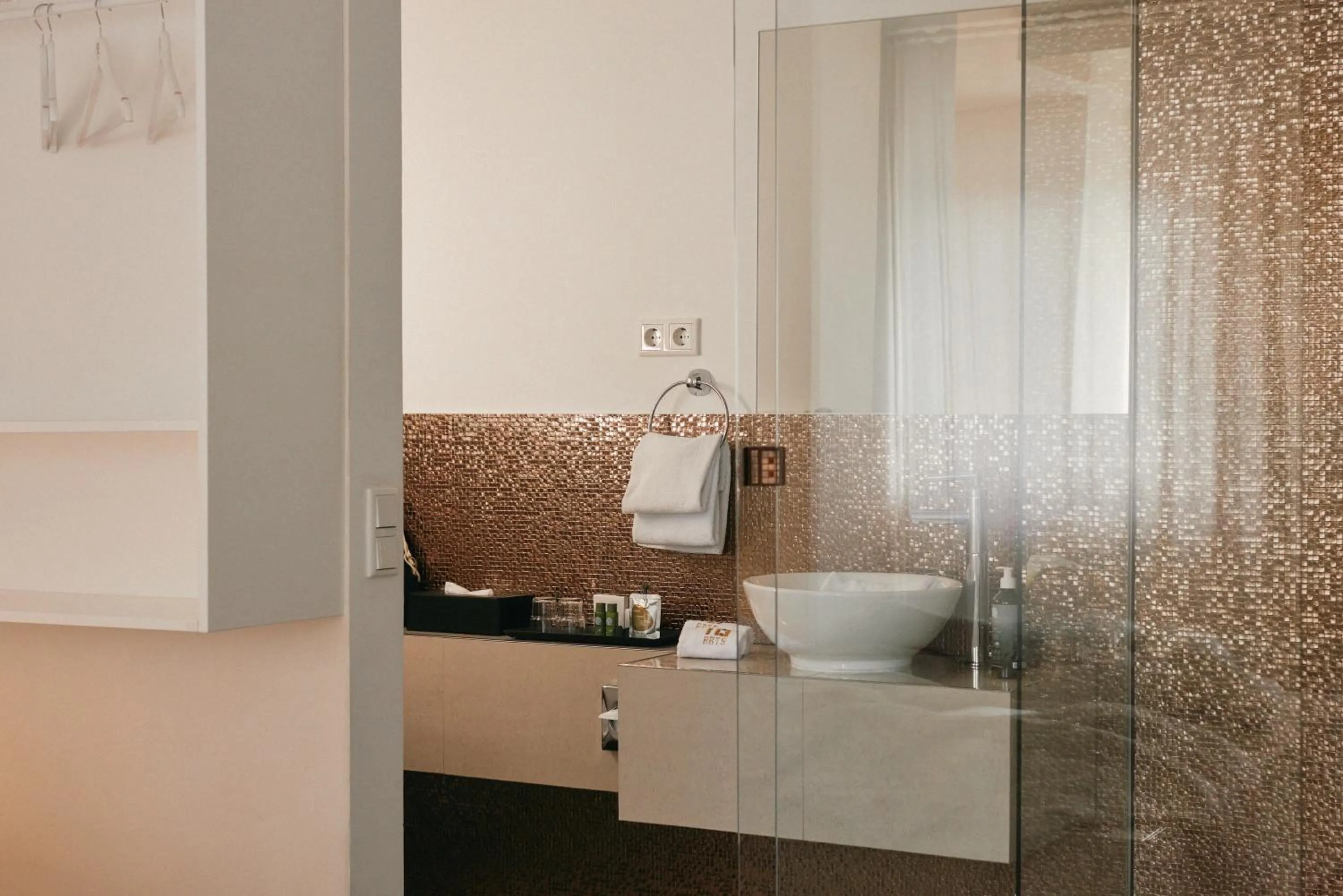 Bathroom in 18Arts Hotel - Living in a Gallery!