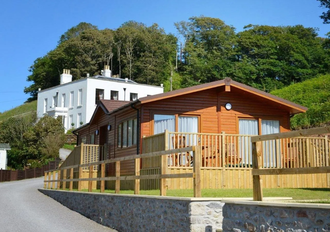 Property building in Bovisand Lodge Holiday Park, Beachside Location & Indoor Heated Pool