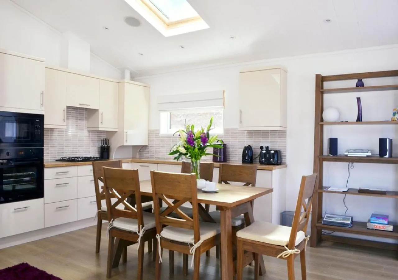 Kitchen or kitchenette in Bovisand Lodge Holiday Park, Beachside Location & Indoor Heated Pool