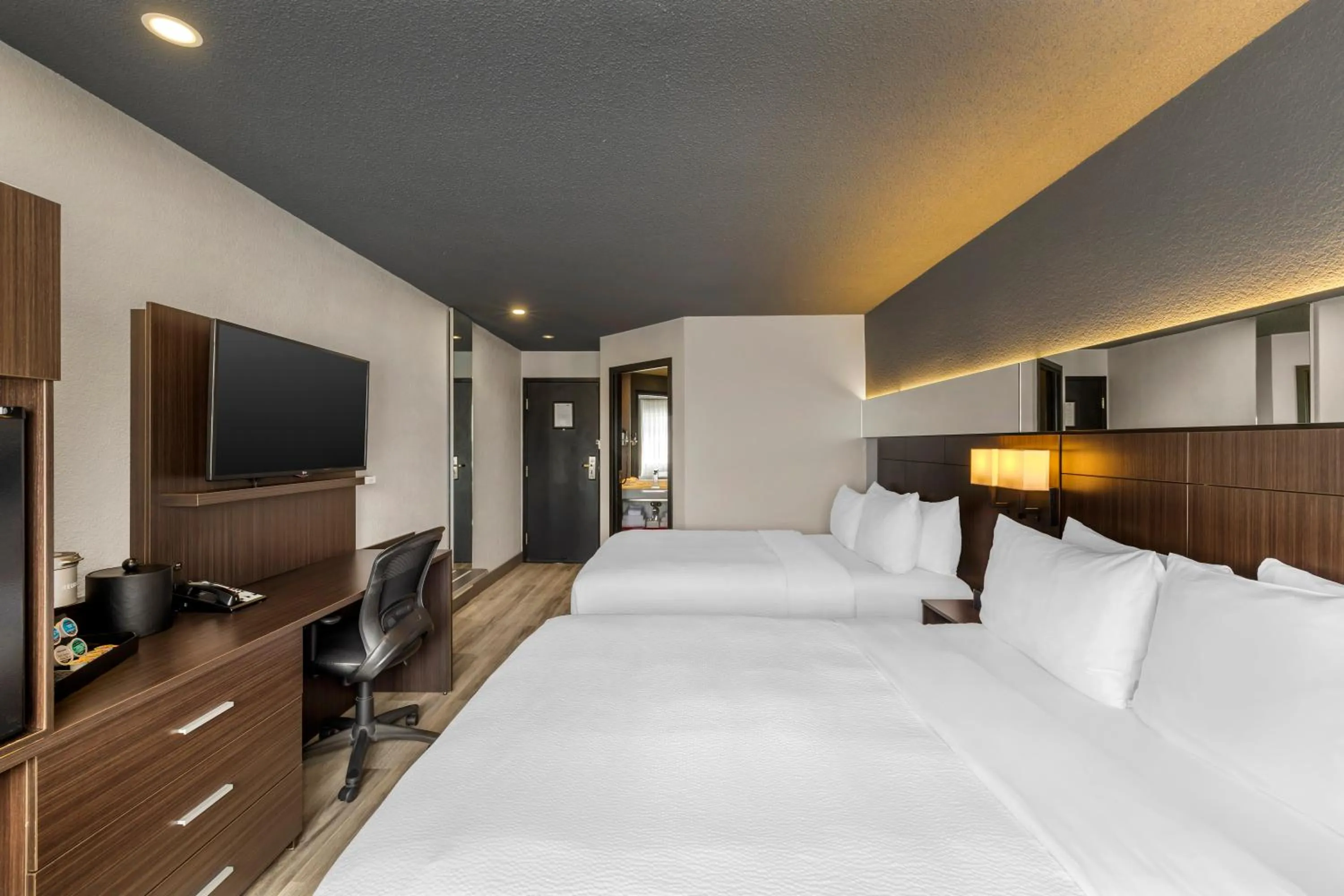 Photo of the whole room, Bed in Hotel Quartier, an Ascend Collection Hotel