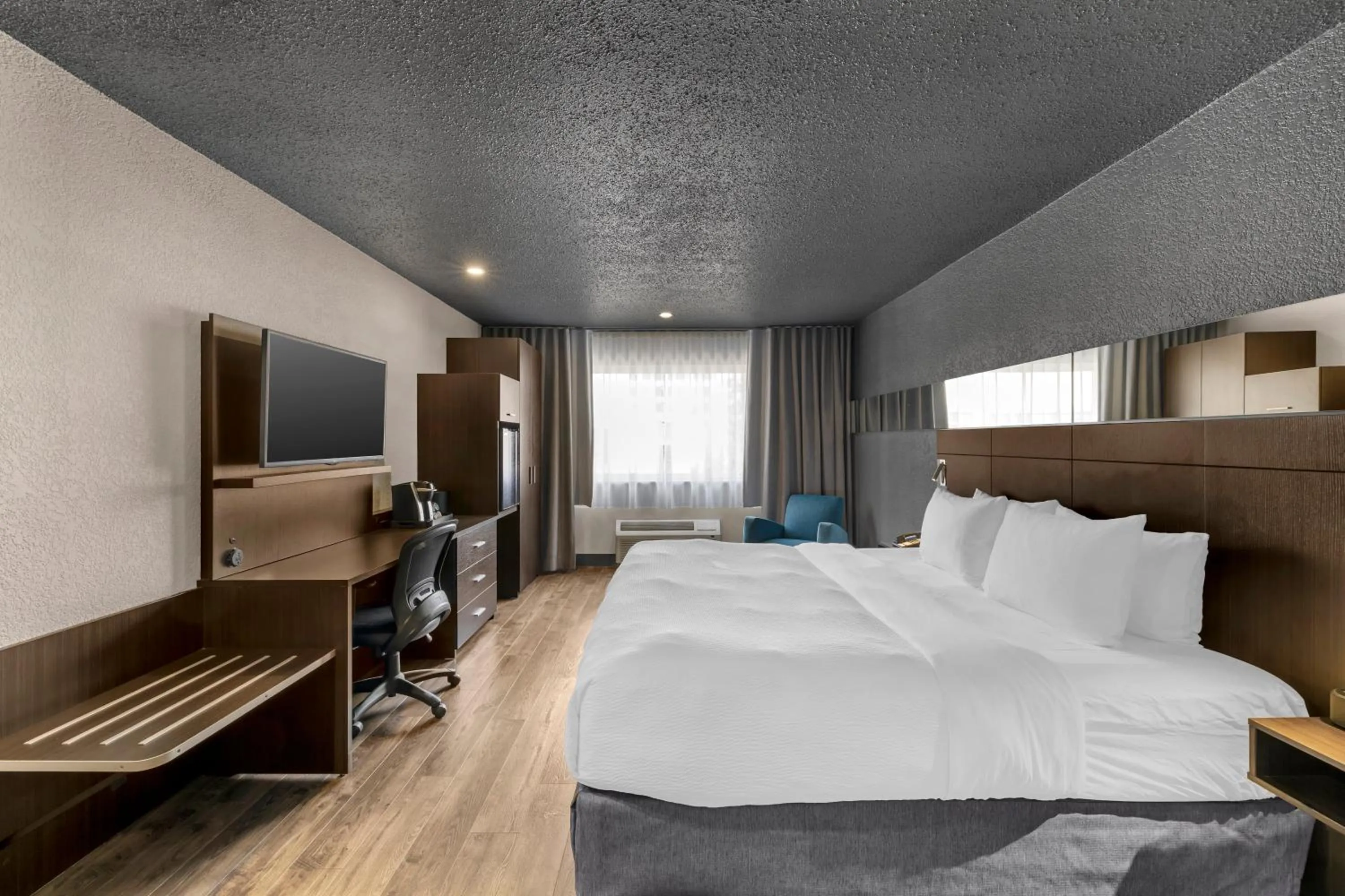 Photo of the whole room, Bed in Hotel Quartier, an Ascend Collection Hotel