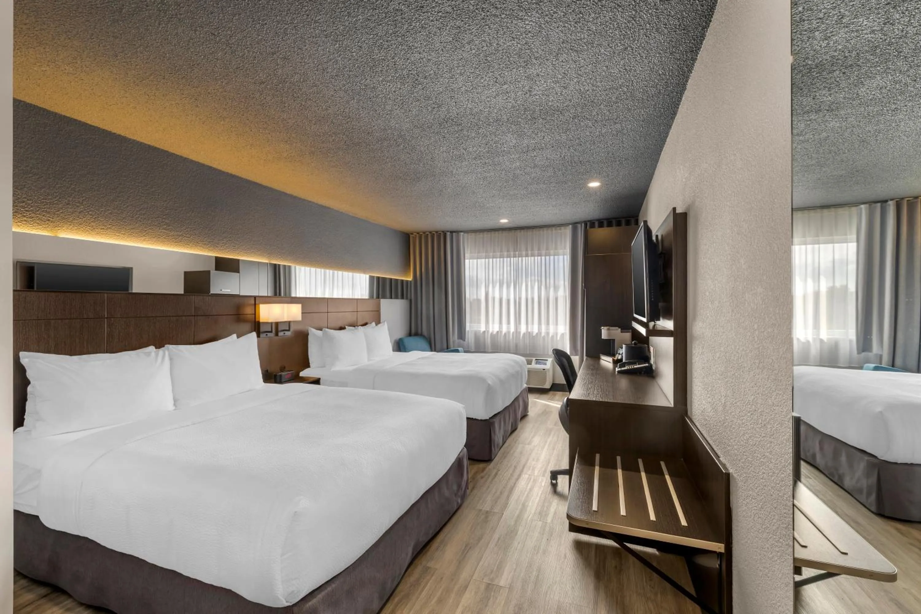 Photo of the whole room, Bed in Hotel Quartier, an Ascend Collection Hotel