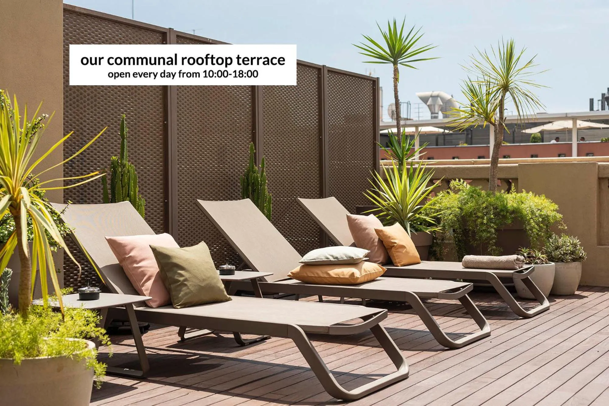 Balcony/Terrace in DestinationBCN - Universitat Rooms