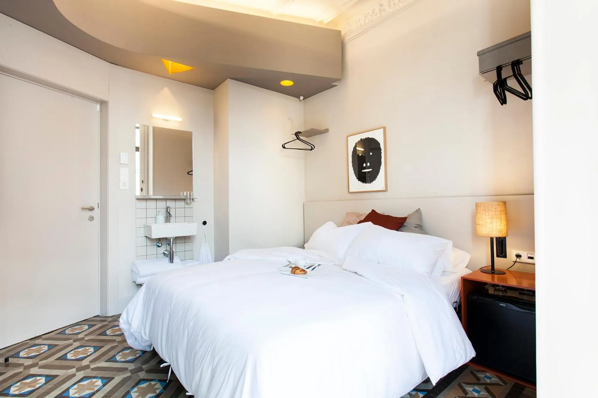 Photo of the whole room, Bed in DestinationBCN - Universitat Rooms