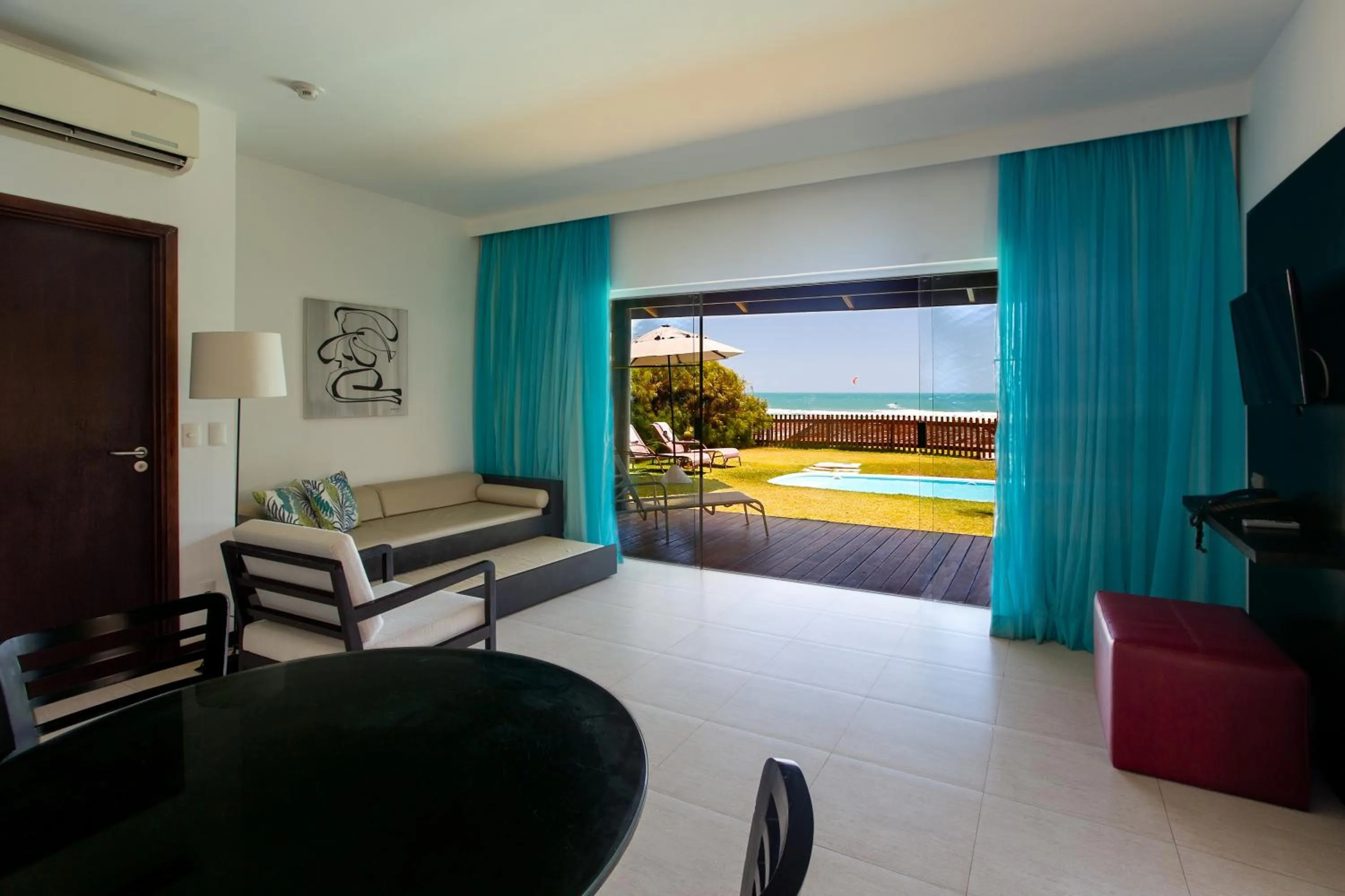 Living room in Dom Pedro Laguna Beach Resort & Golf by WAM Experience