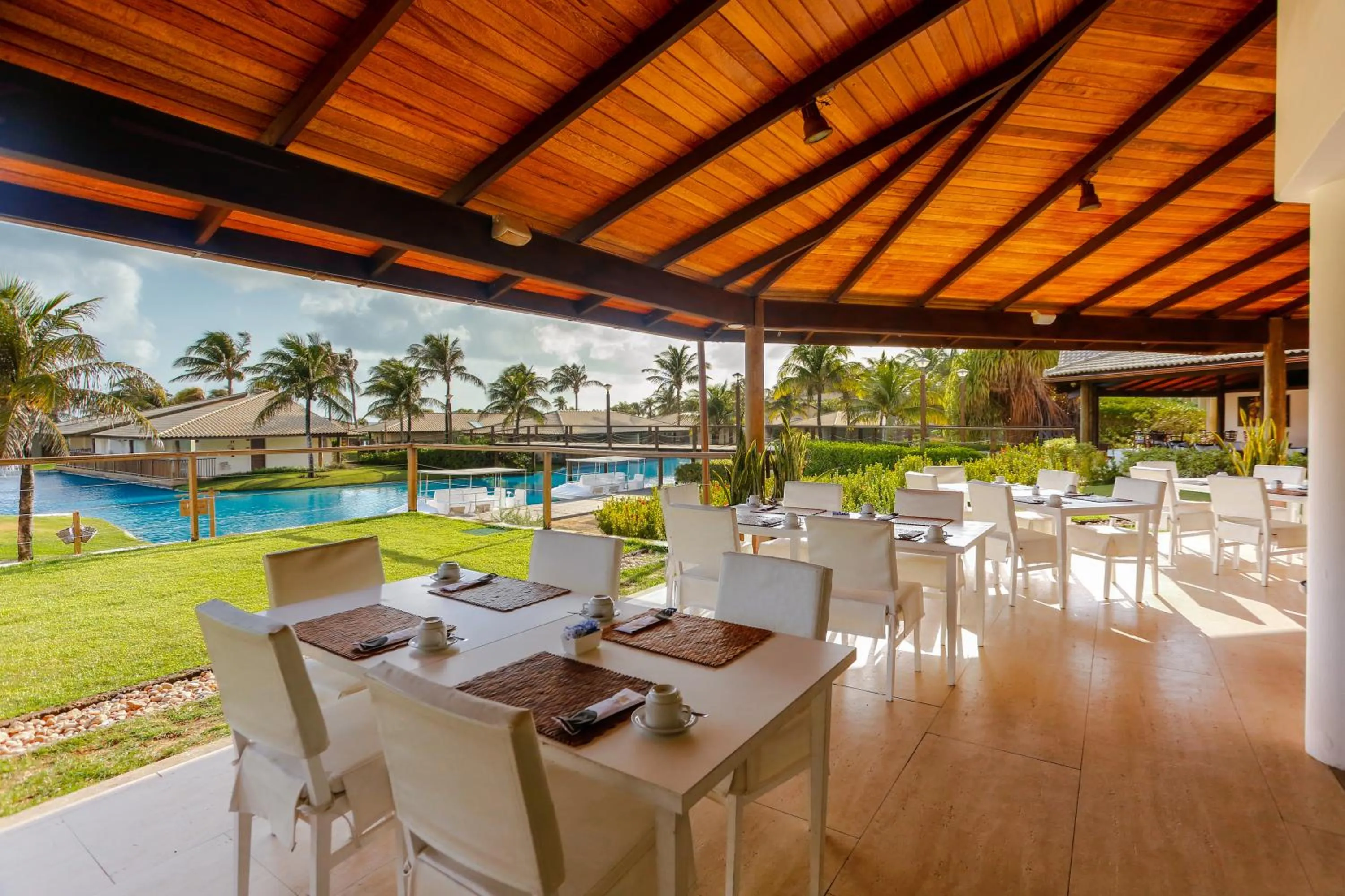 Restaurant/places to eat in Dom Pedro Laguna Beach Resort & Golf by WAM Experience