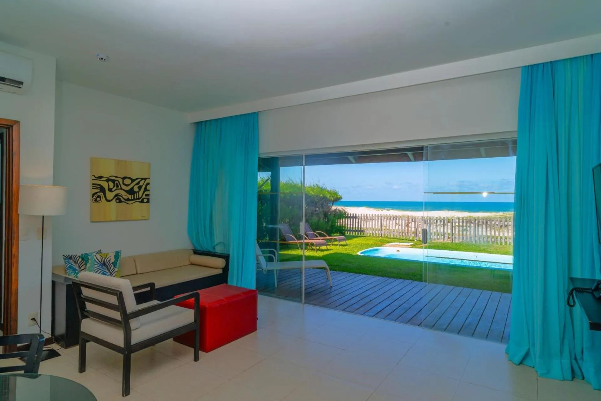 Seating area in Dom Pedro Laguna Beach Resort & Golf by WAM Experience