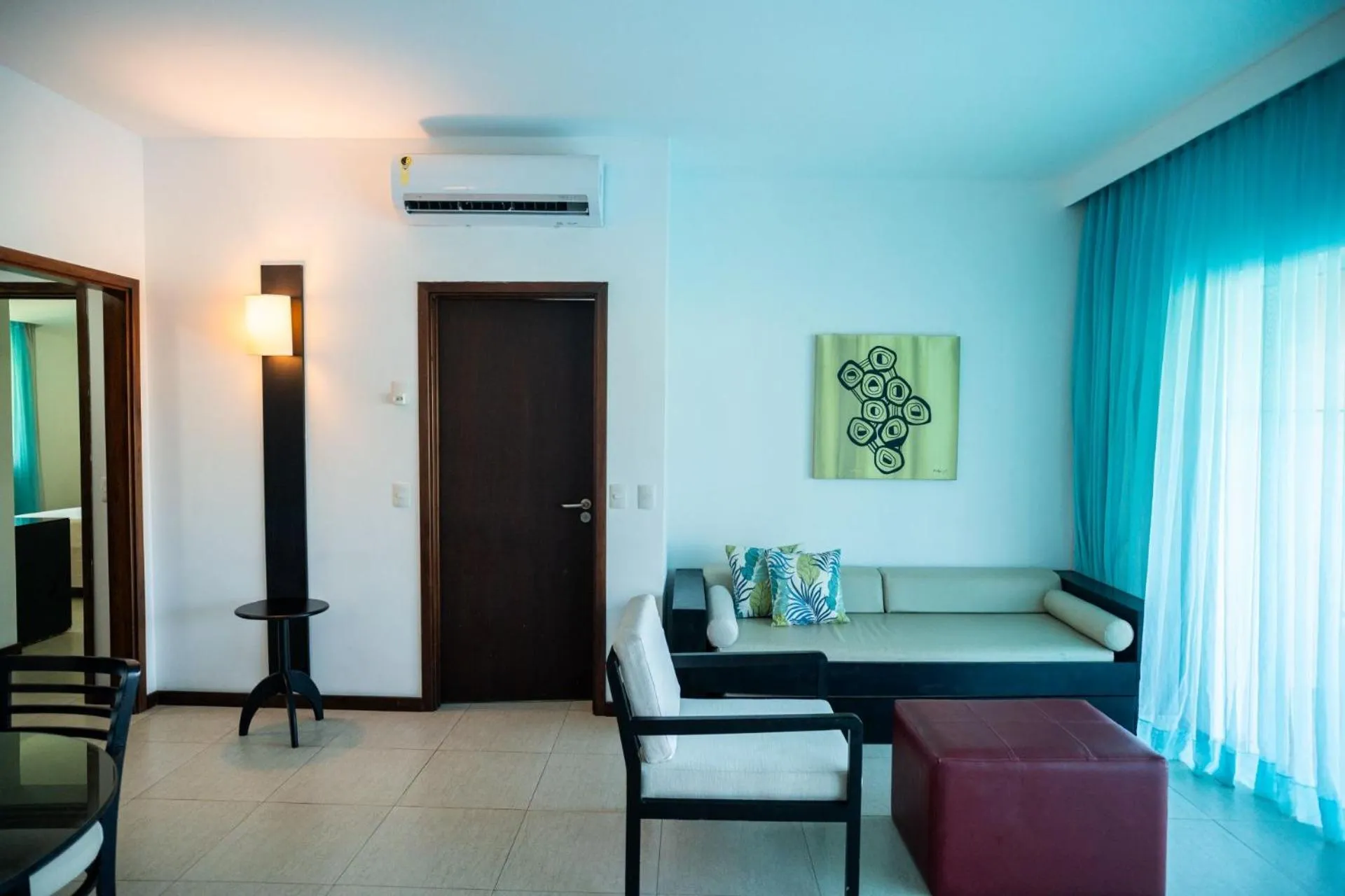 Living room in Dom Pedro Laguna Beach Resort & Golf by WAM Experience