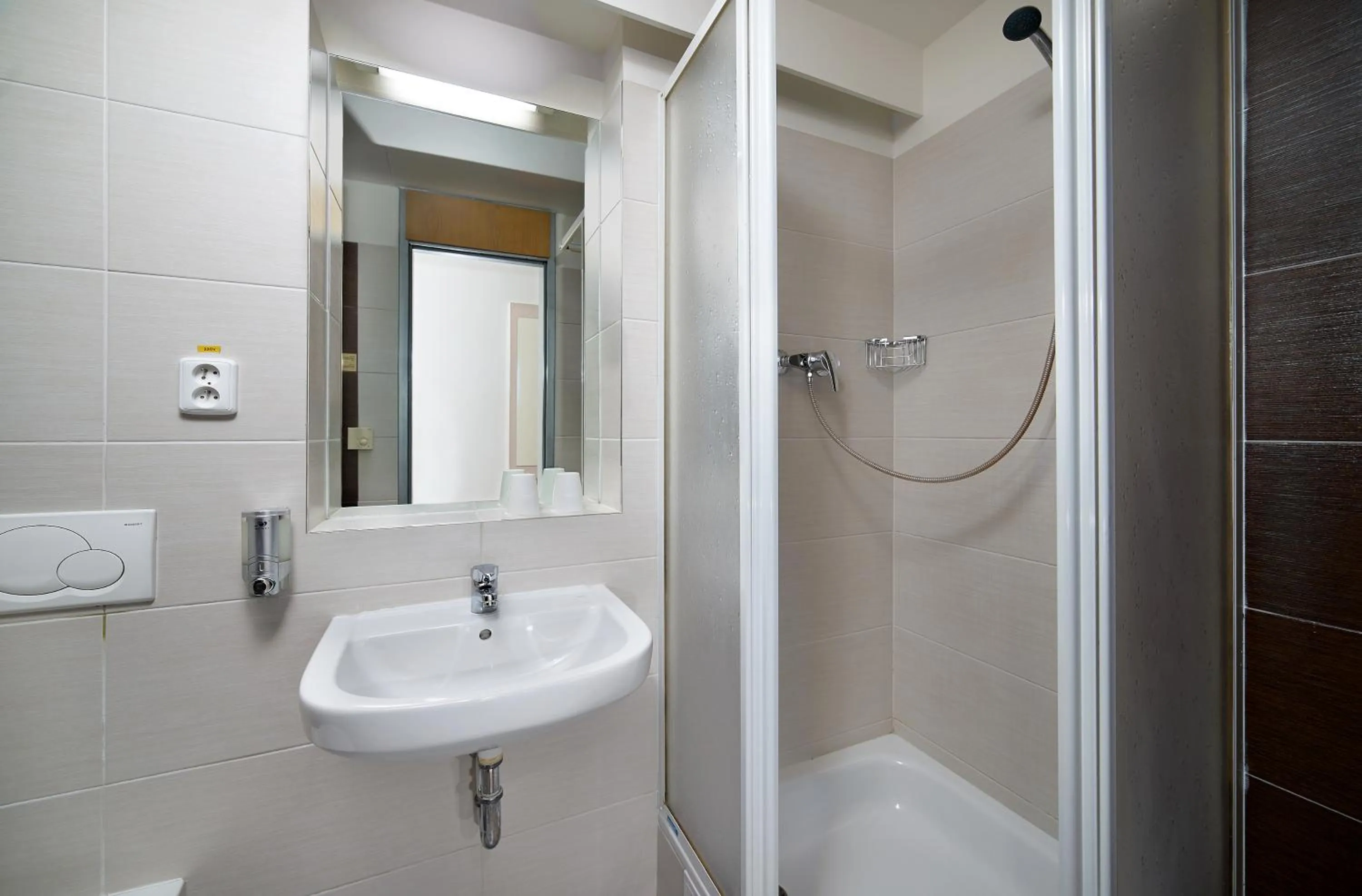 Shower in Hotel Ankora