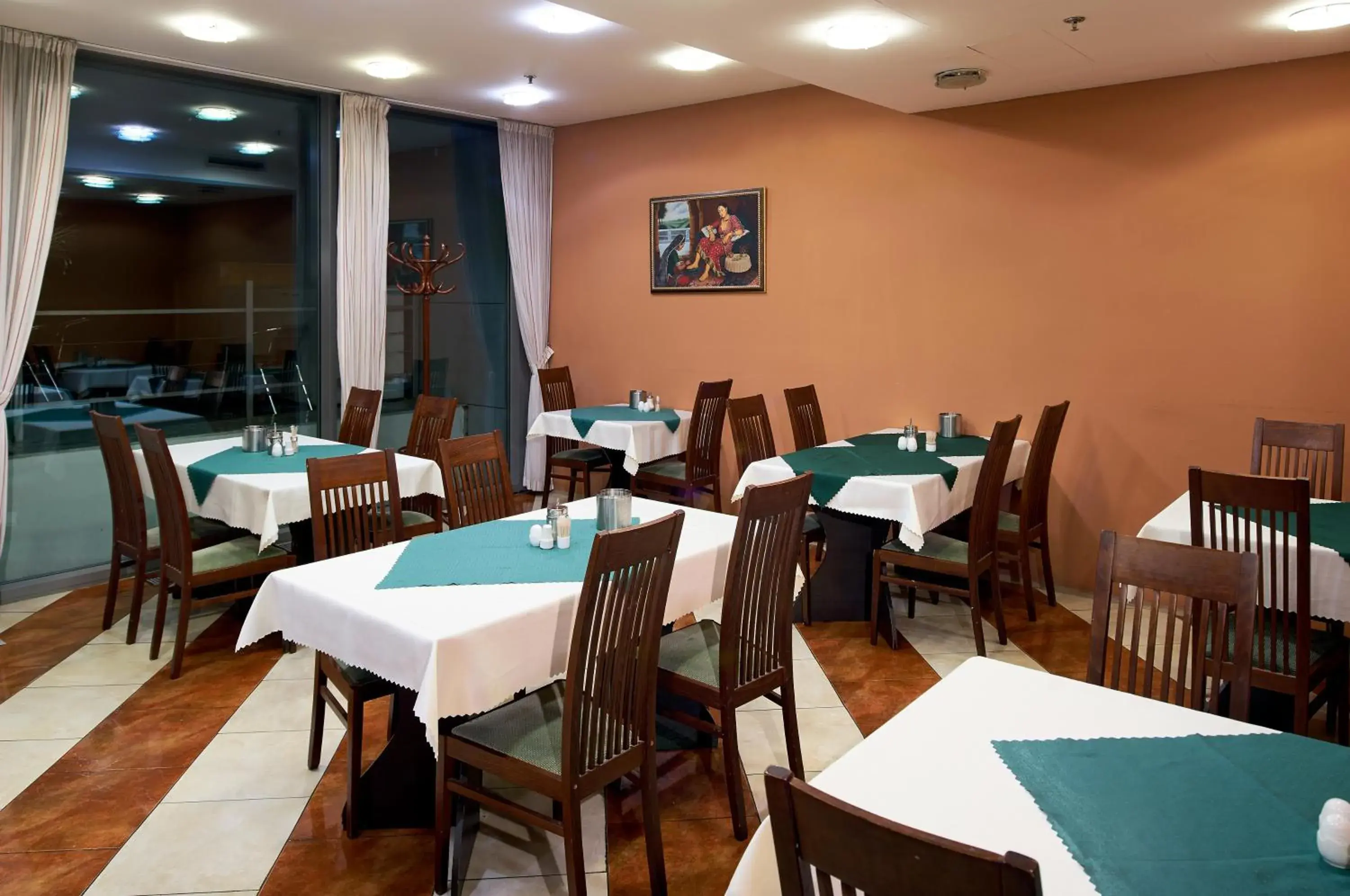 Restaurant/places to eat in Hotel Ankora Restaurant/places to eat in Hotel Ankora