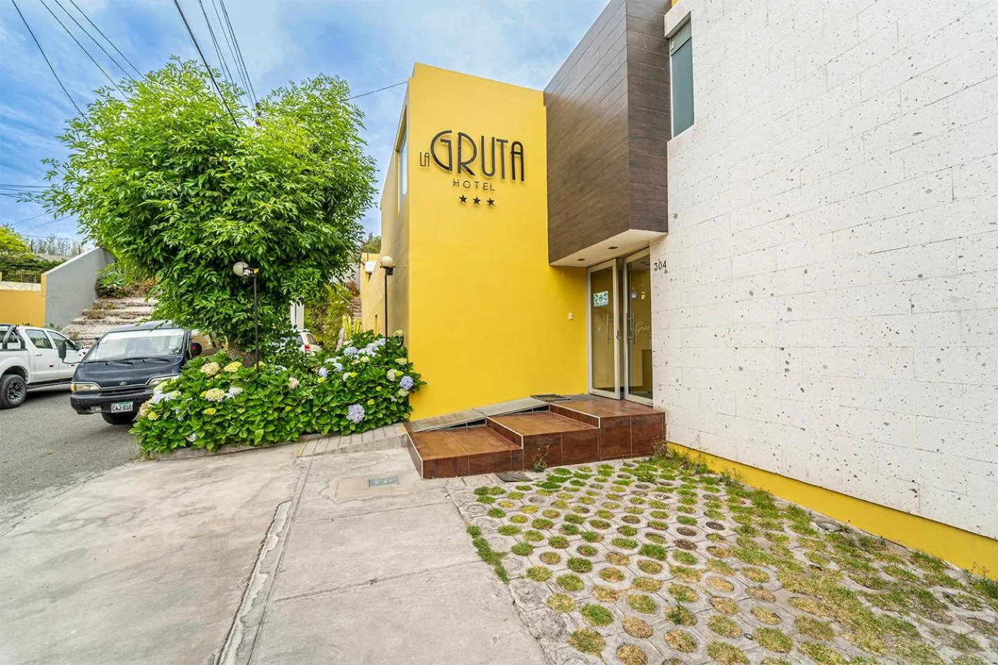 Facade/entrance in Hotel La Gruta