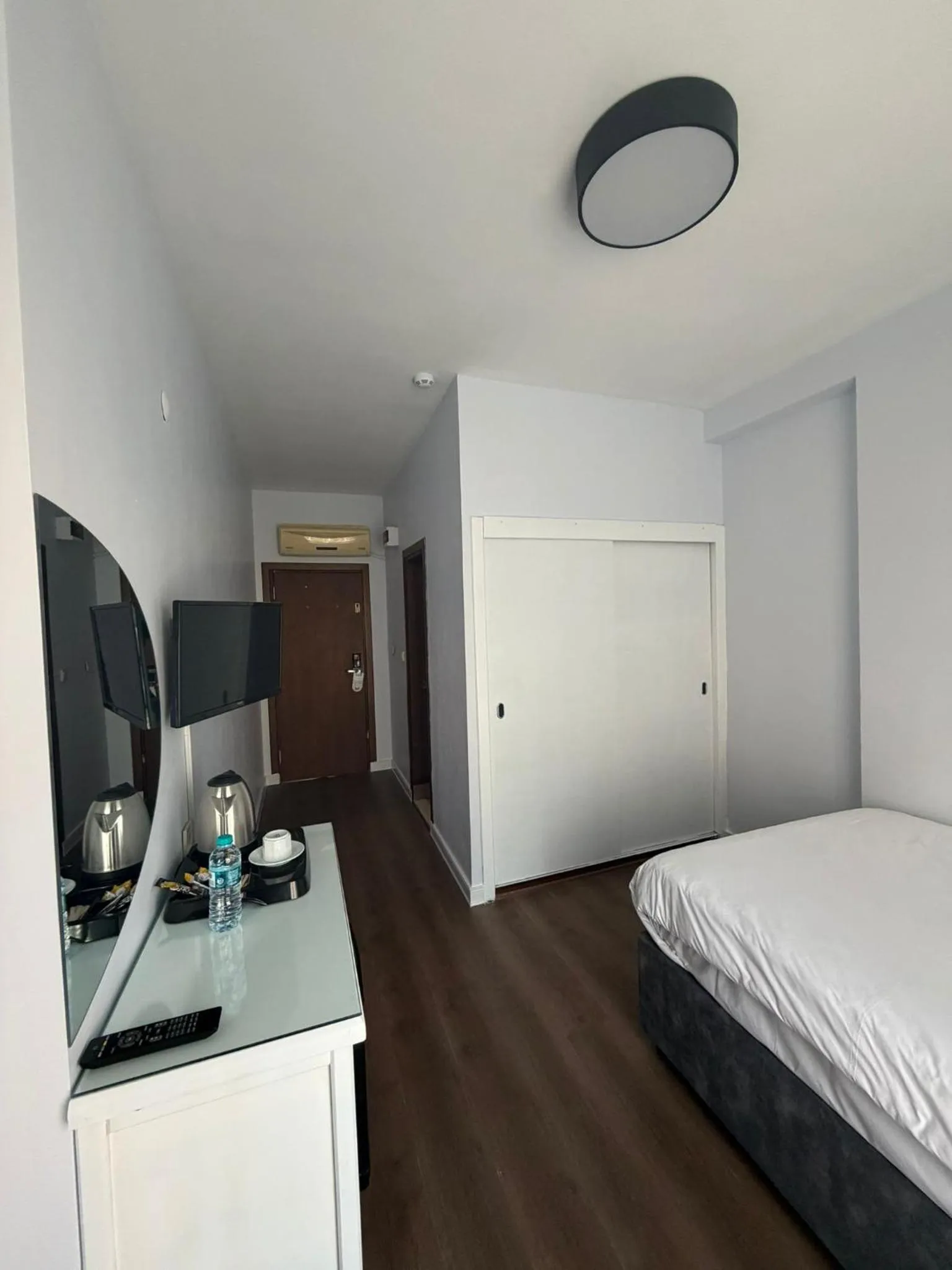 Photo of the whole room, Bed in Fatih Resadiye Hotel