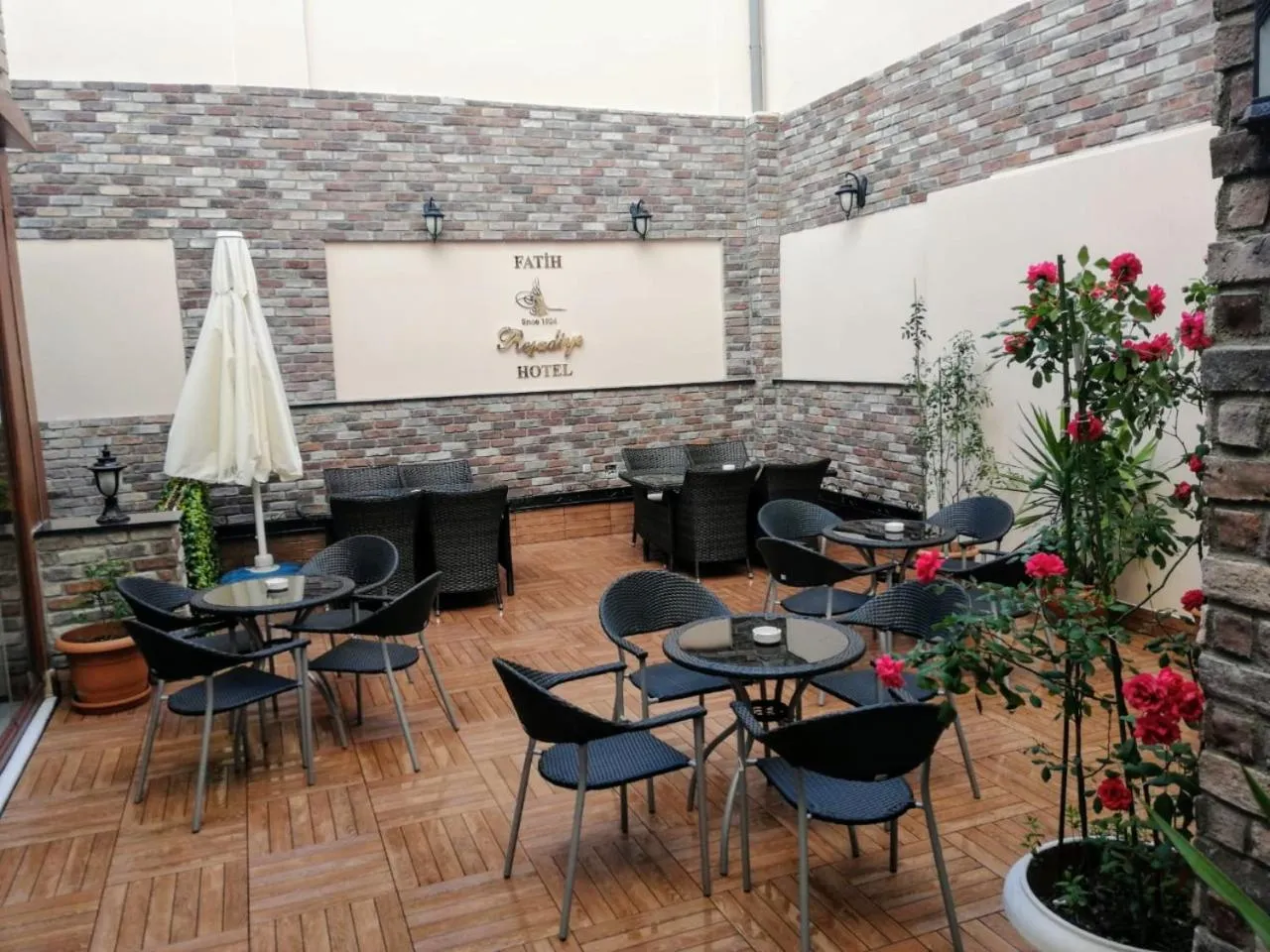 Seating area in Fatih Resadiye Hotel