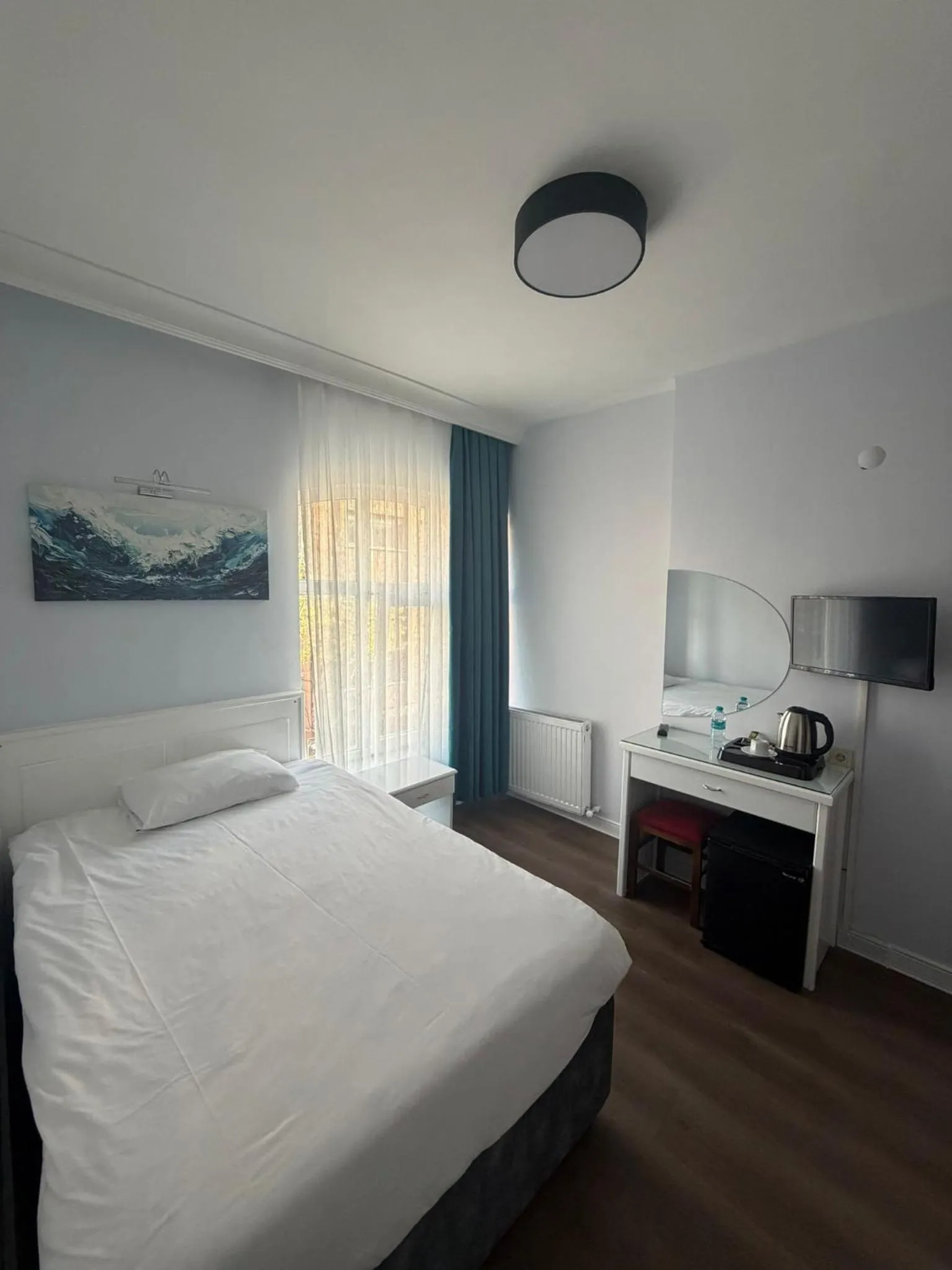 Photo of the whole room, Bed in Fatih Resadiye Hotel