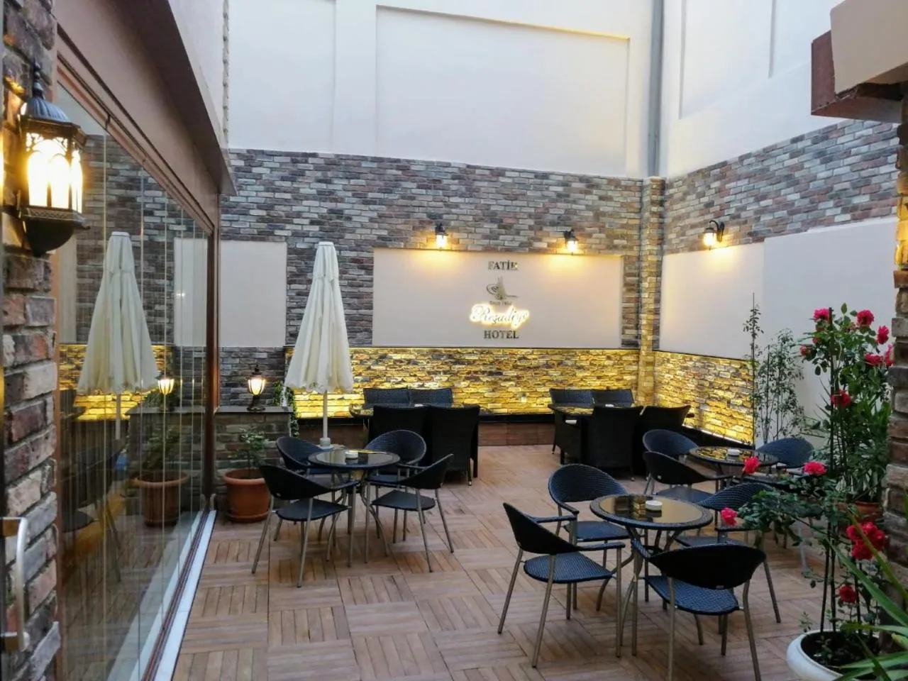 Seating area in Fatih Resadiye Hotel