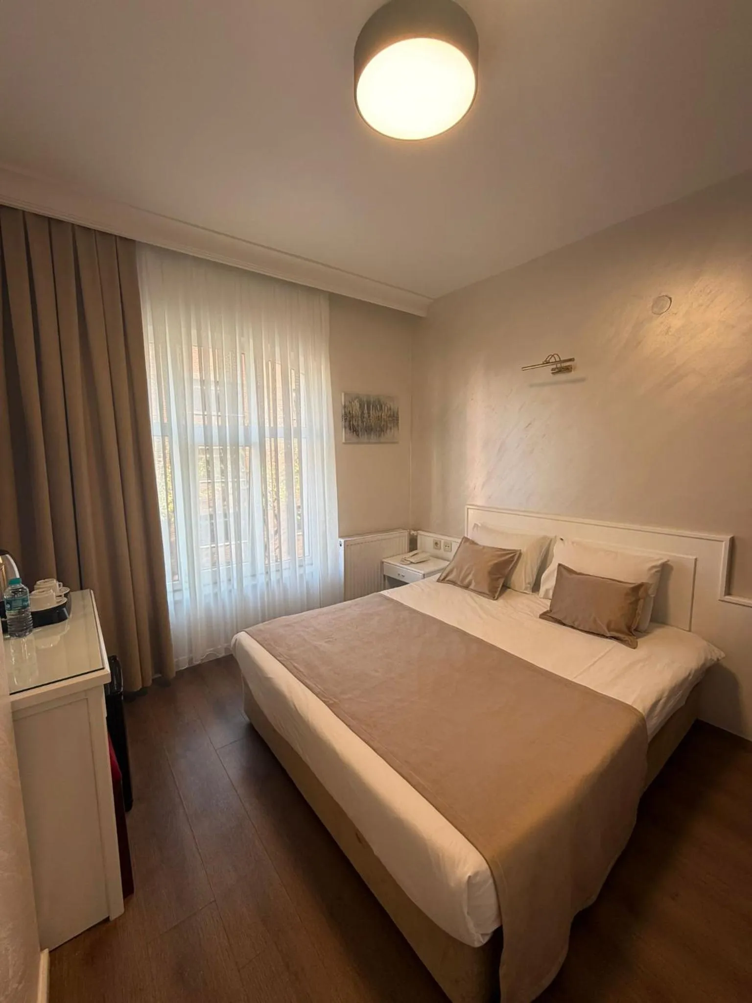 Photo of the whole room, Bed in Fatih Resadiye Hotel