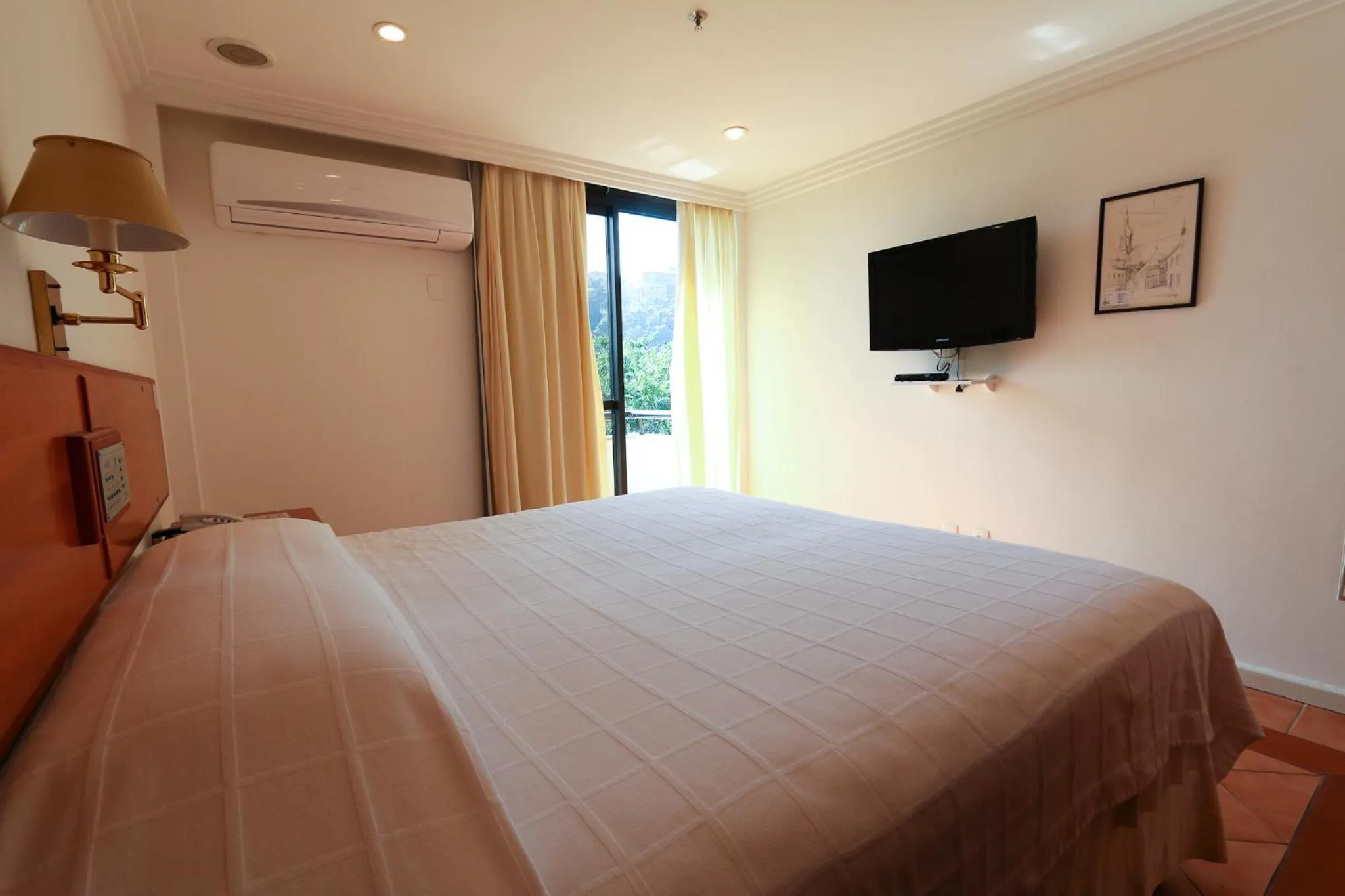 Bed in Hotel Solar do Amanhecer