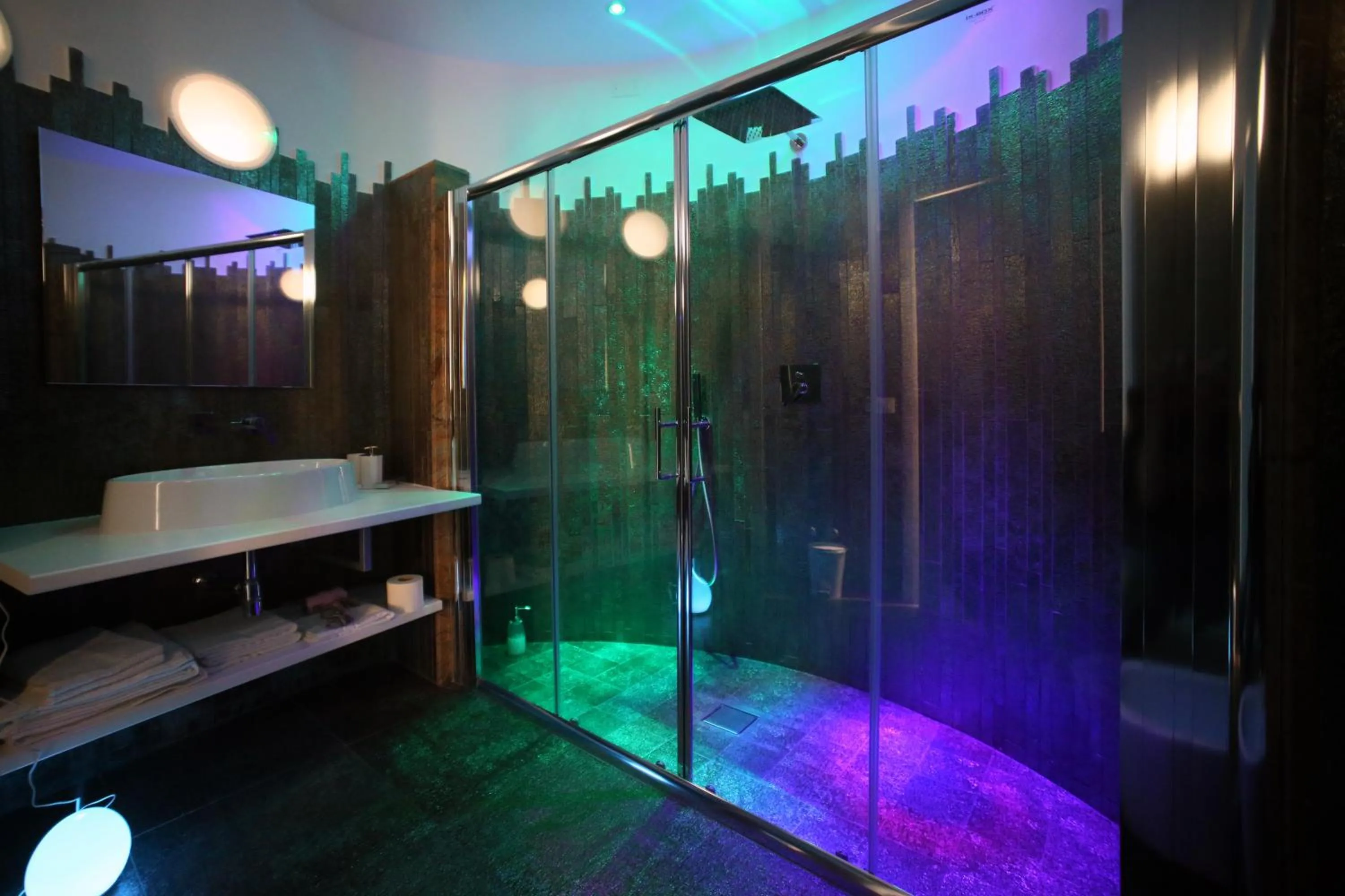 Shower in Relais Viesti B&B