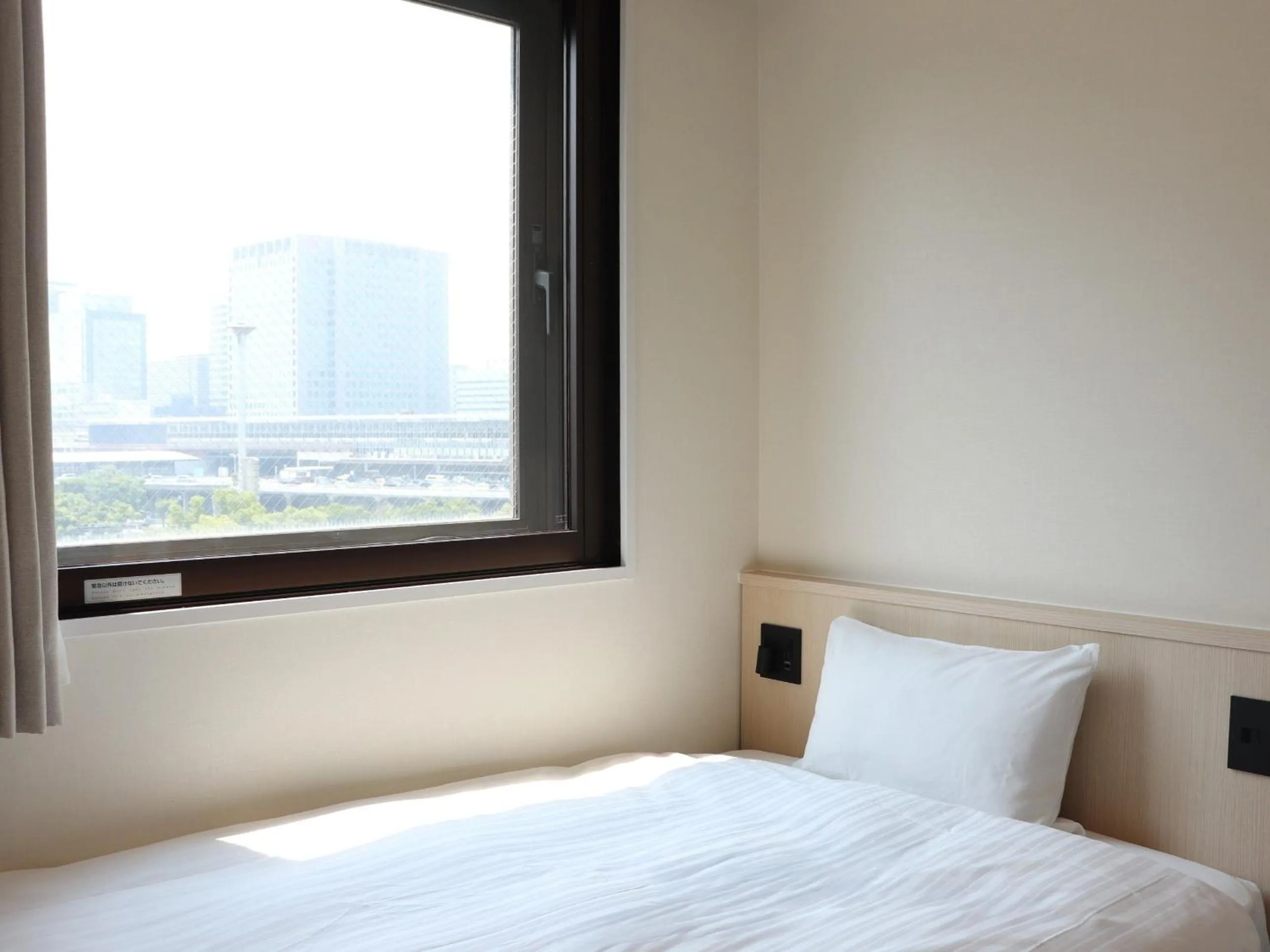 Bed in Shin-Osaka Station Hotel
